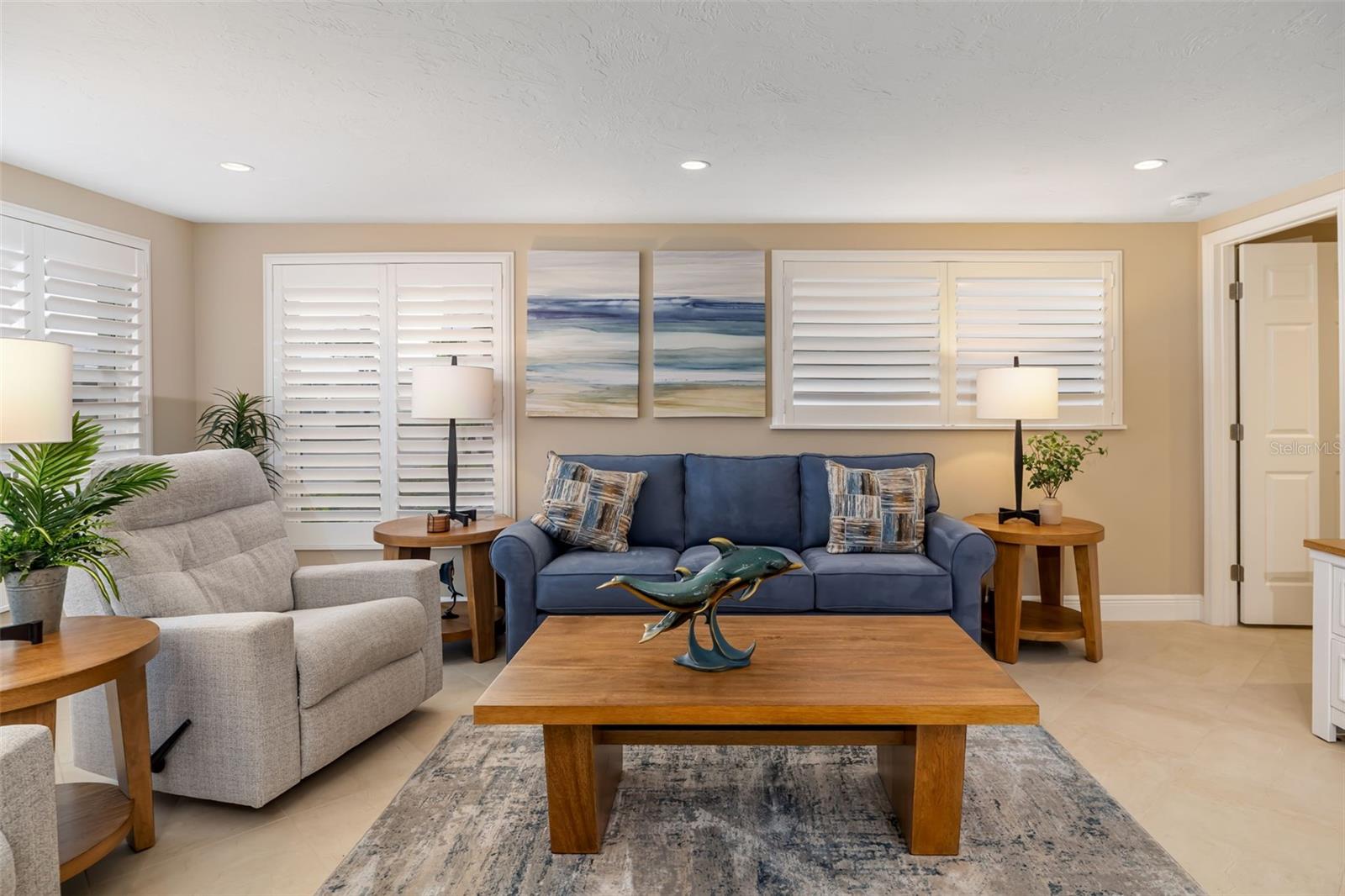 Image 11 of 70 For 6140 Midnight Pass Road A10