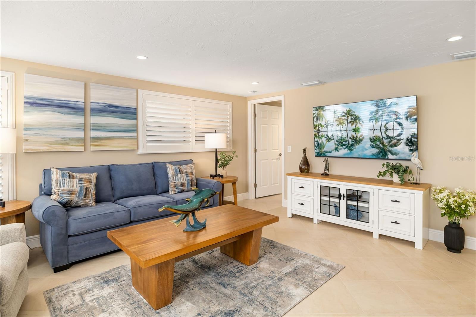 Image 12 of 70 For 6140 Midnight Pass Road A10