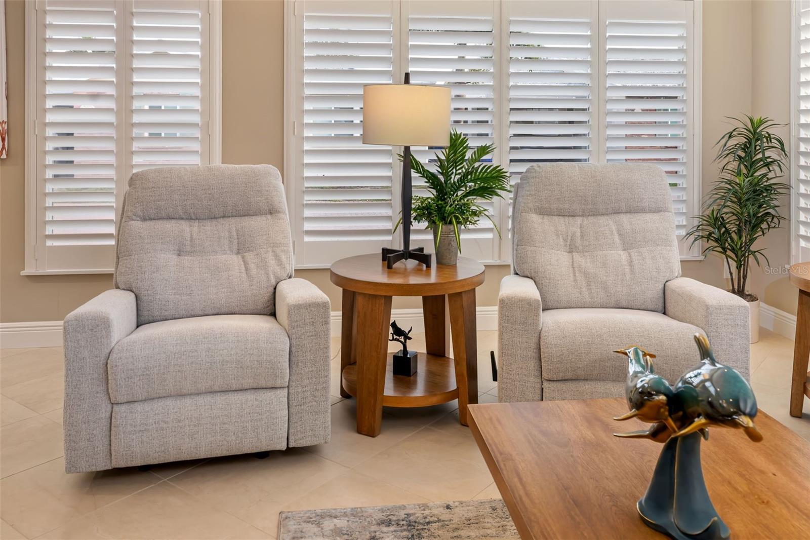 Image 14 of 70 For 6140 Midnight Pass Road A10