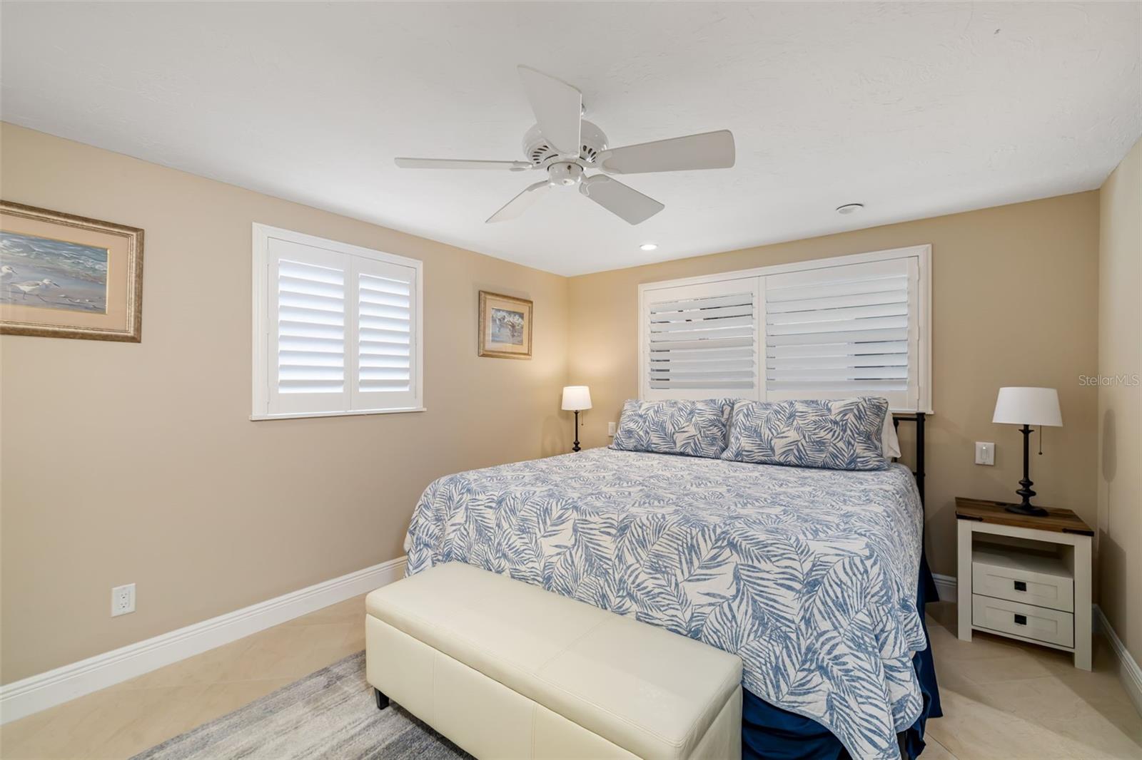 Image 16 of 70 For 6140 Midnight Pass Road A10