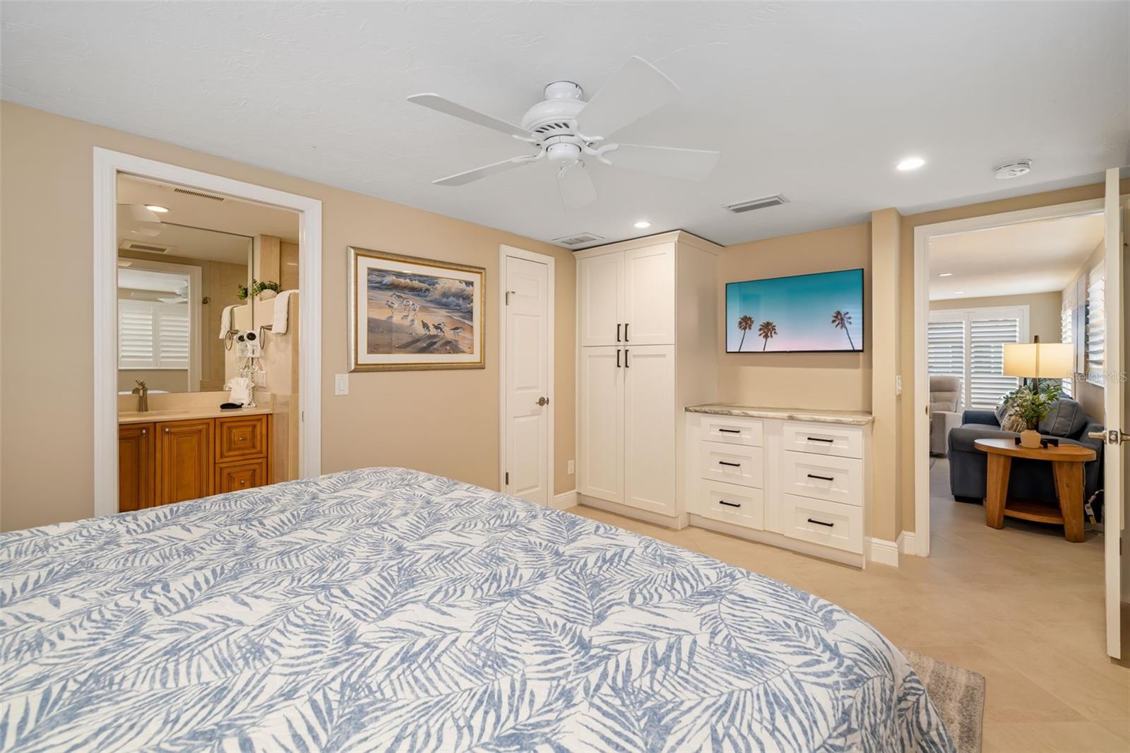 Image 17 of 70 For 6140 Midnight Pass Road A10