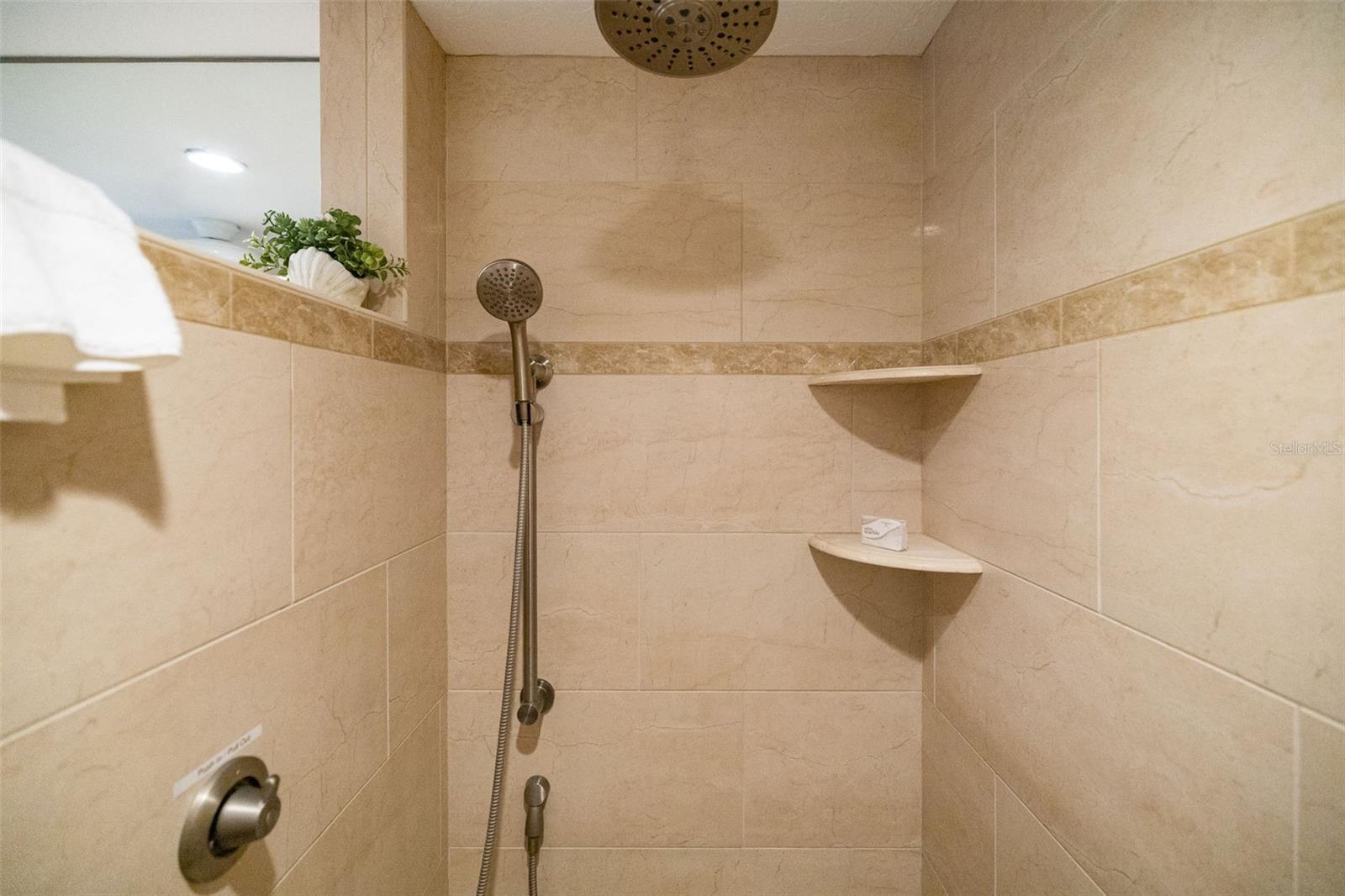 Image 19 of 70 For 6140 Midnight Pass Road A10