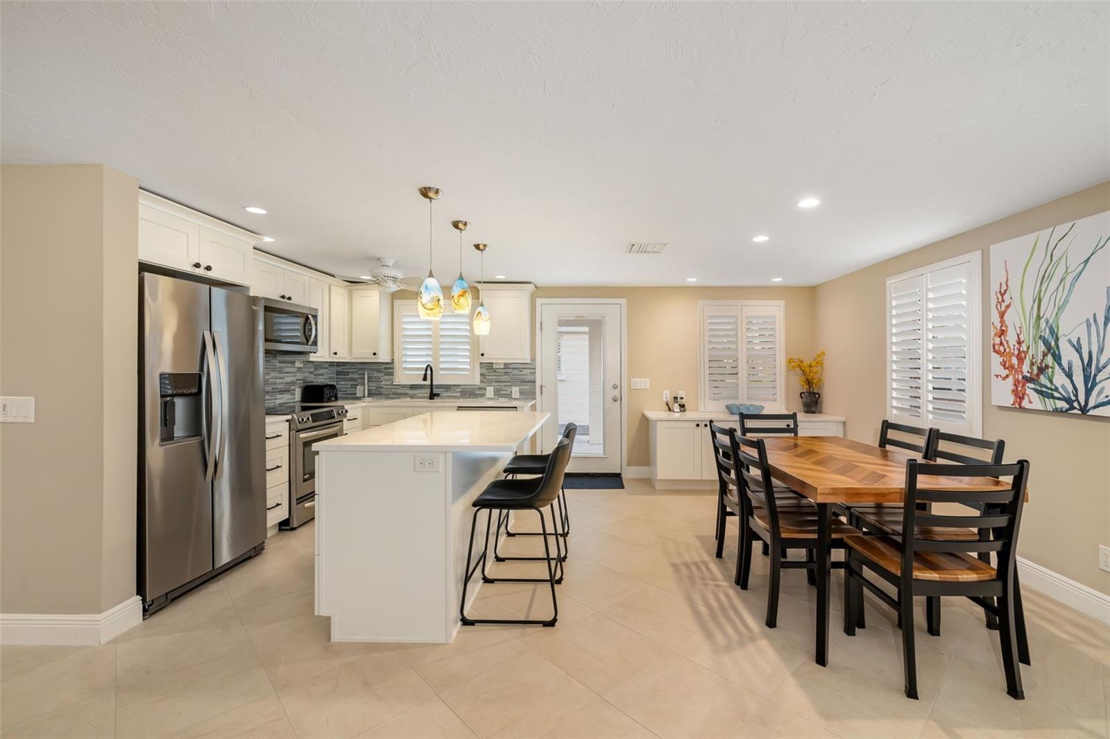 Image 20 of 70 For 6140 Midnight Pass Road A10