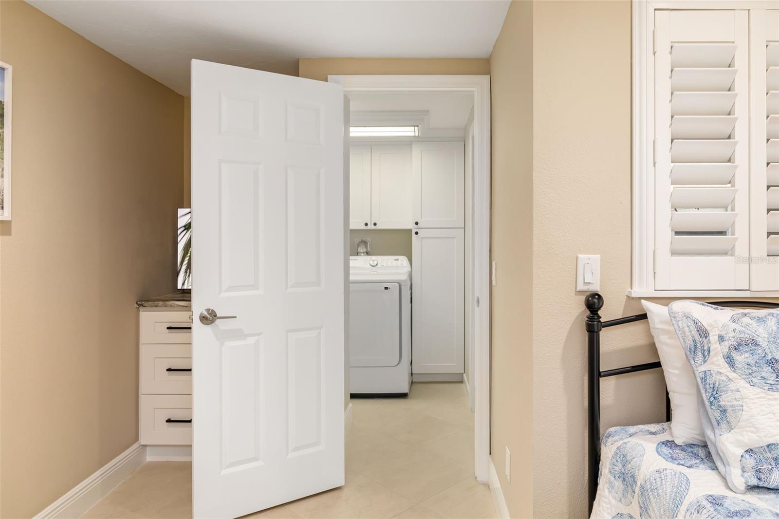 Image 25 of 70 For 6140 Midnight Pass Road A10