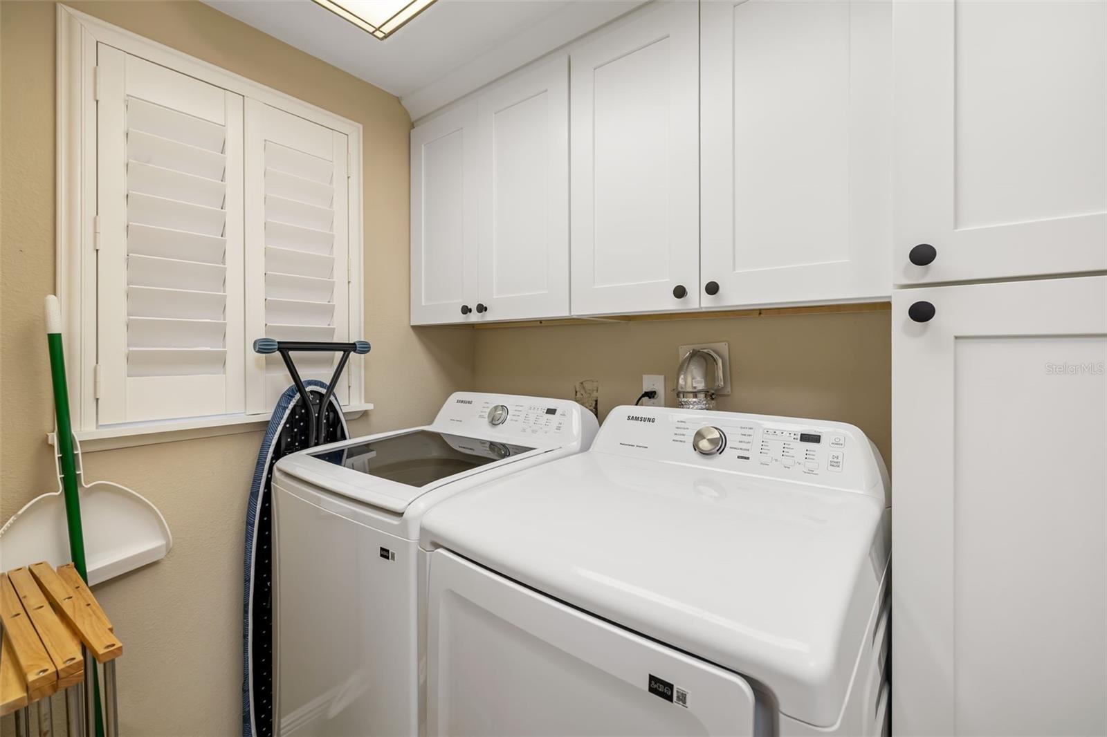 Image 26 of 70 For 6140 Midnight Pass Road A10