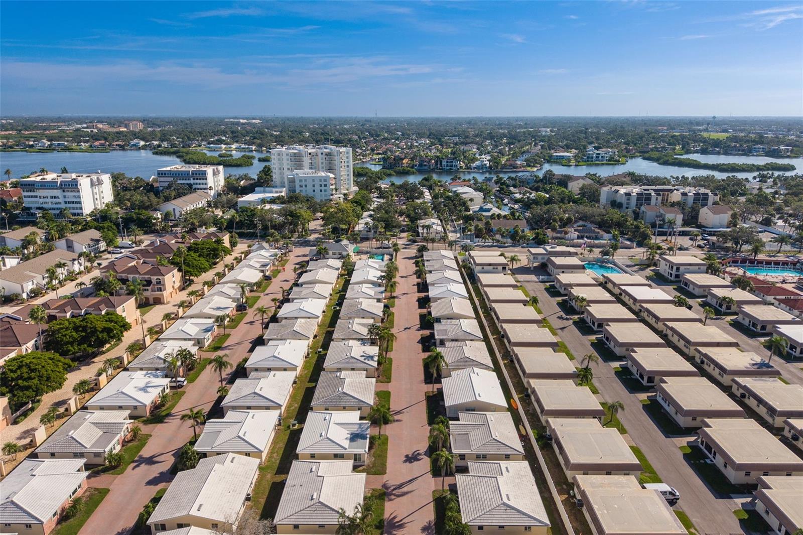 Image 27 of 70 For 6140 Midnight Pass Road A10