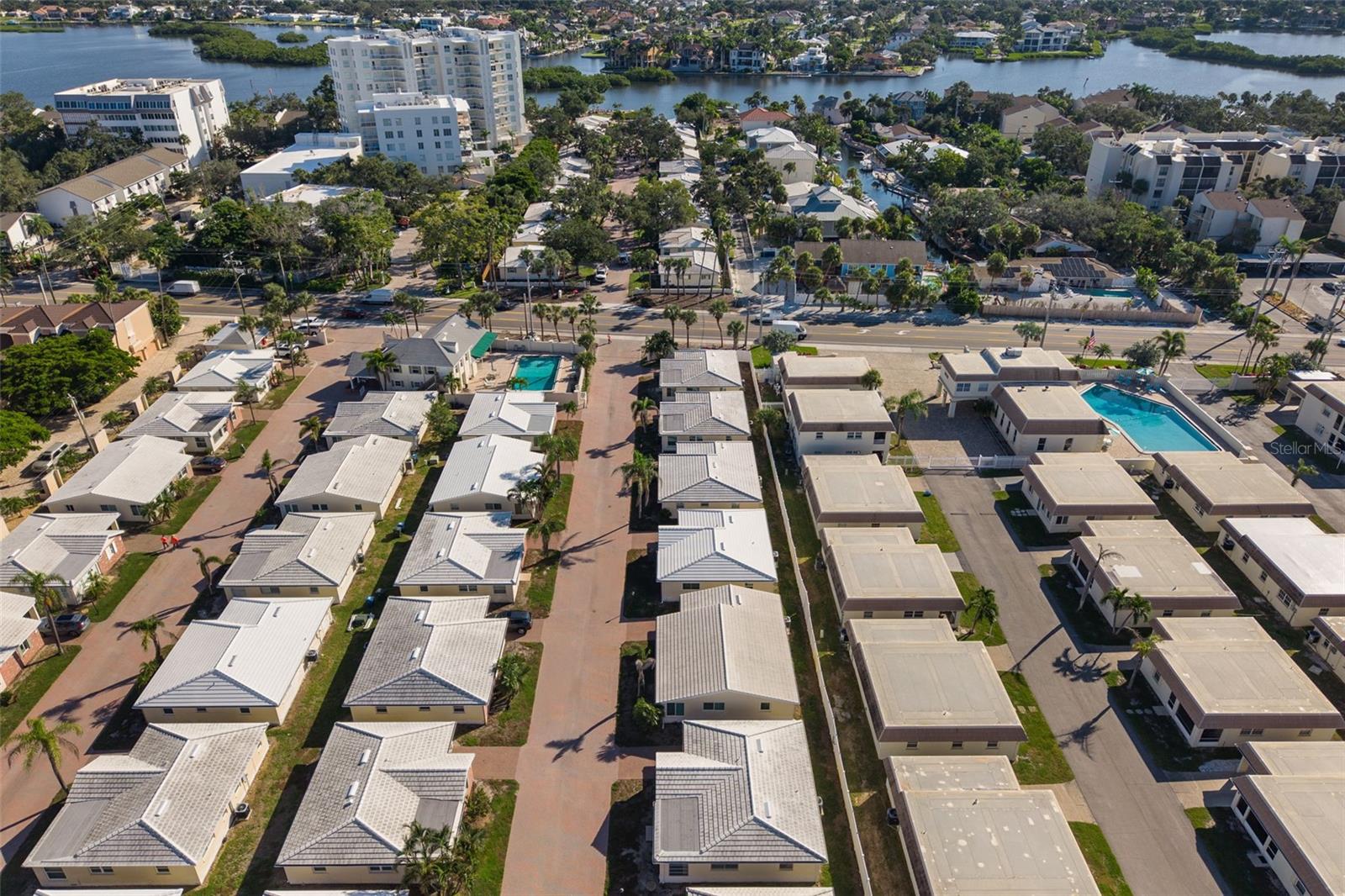 Image 28 of 70 For 6140 Midnight Pass Road A10