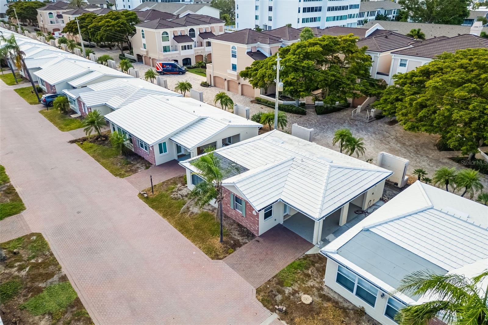 Image 31 of 70 For 6140 Midnight Pass Road A10