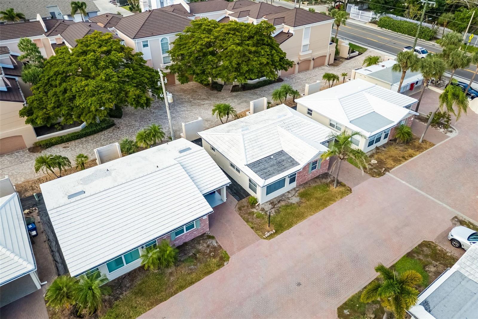 Image 32 of 70 For 6140 Midnight Pass Road A10