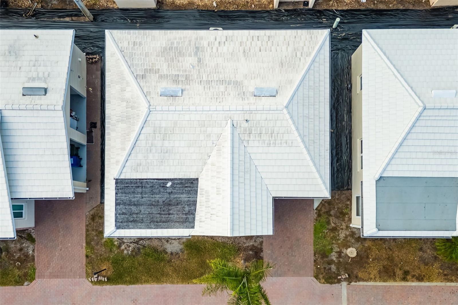 Image 33 of 70 For 6140 Midnight Pass Road A10