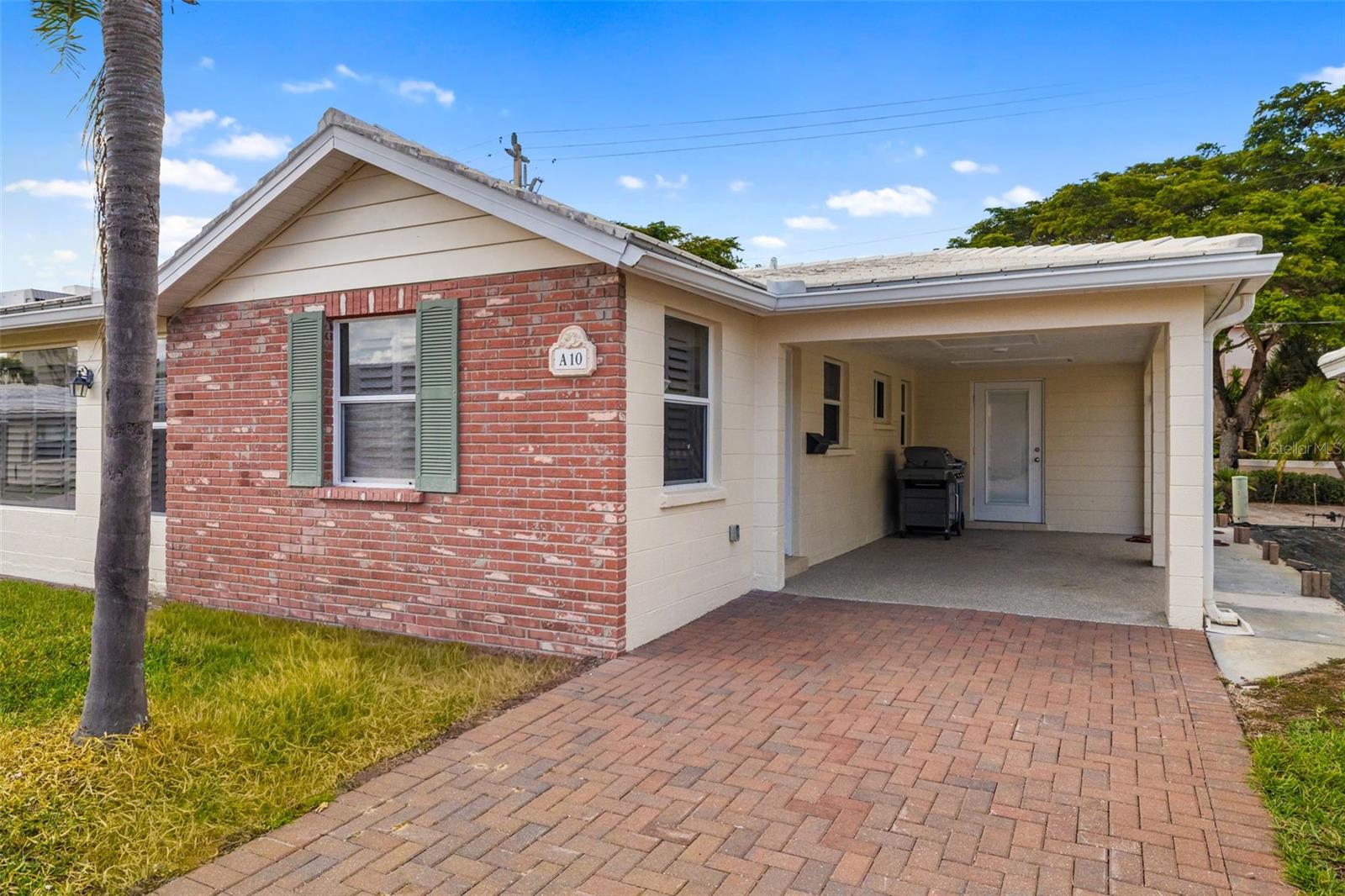 Image 36 of 70 For 6140 Midnight Pass Road A10