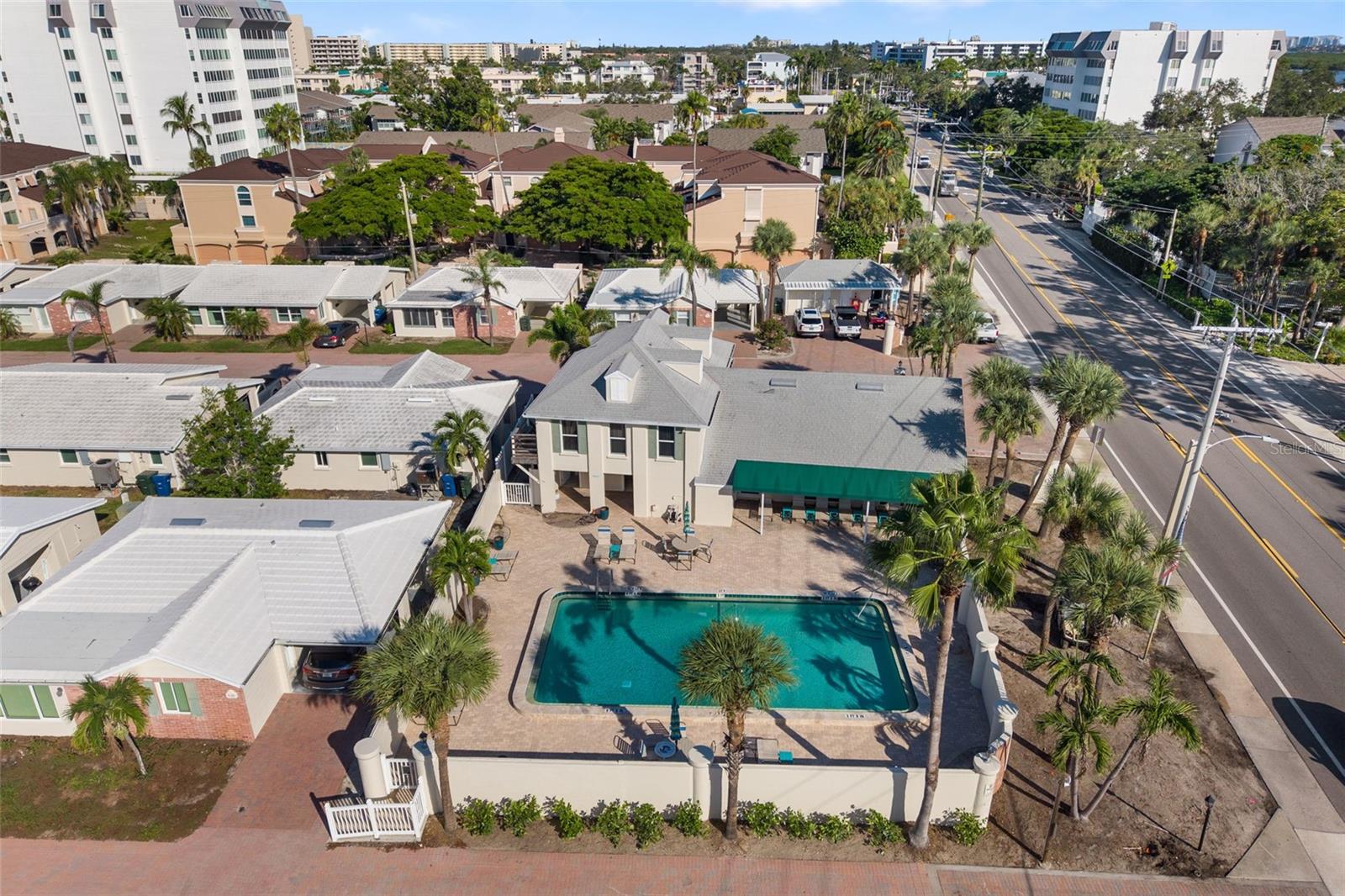 Image 39 of 70 For 6140 Midnight Pass Road A10