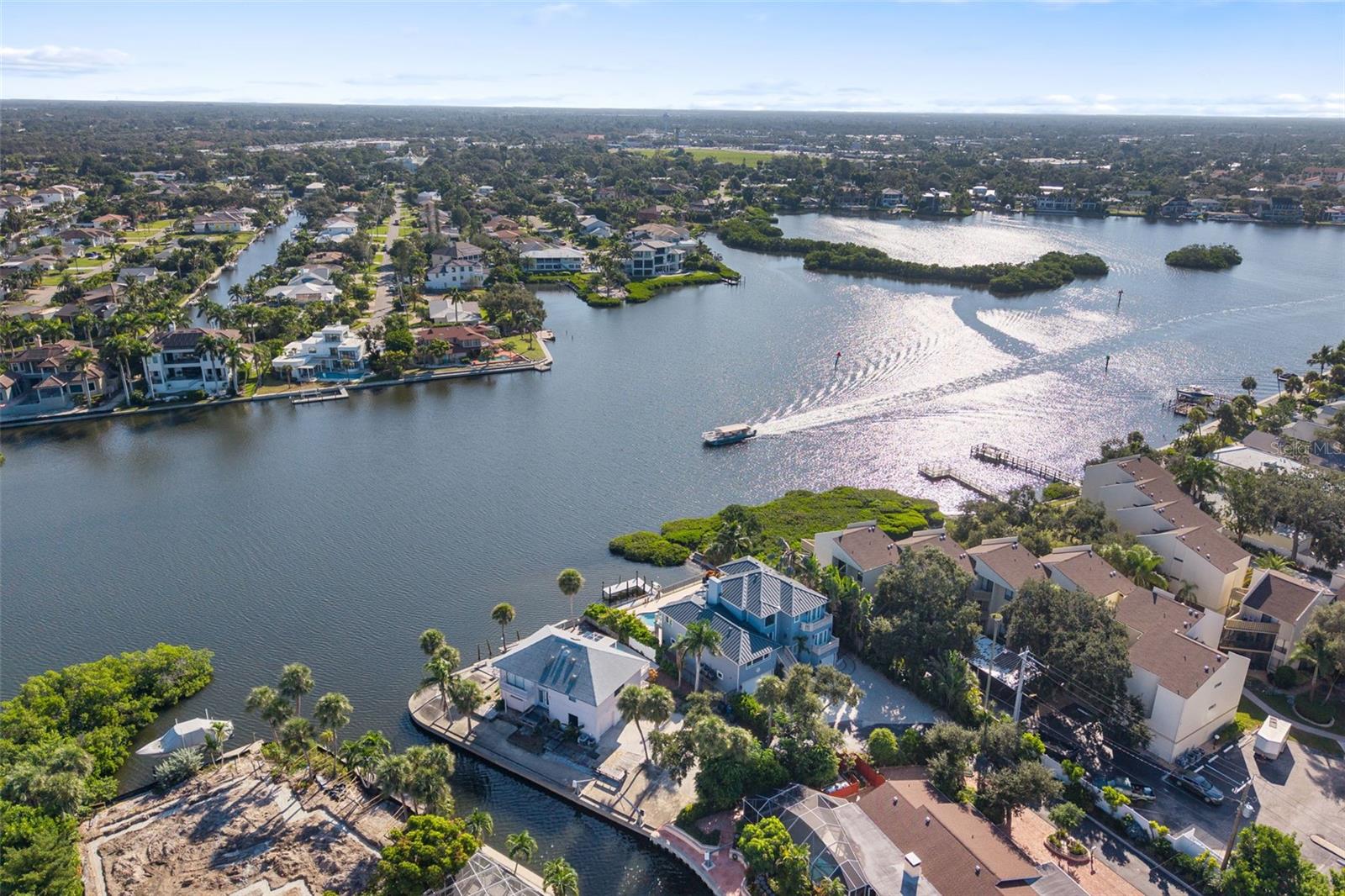 Image 46 of 70 For 6140 Midnight Pass Road A10