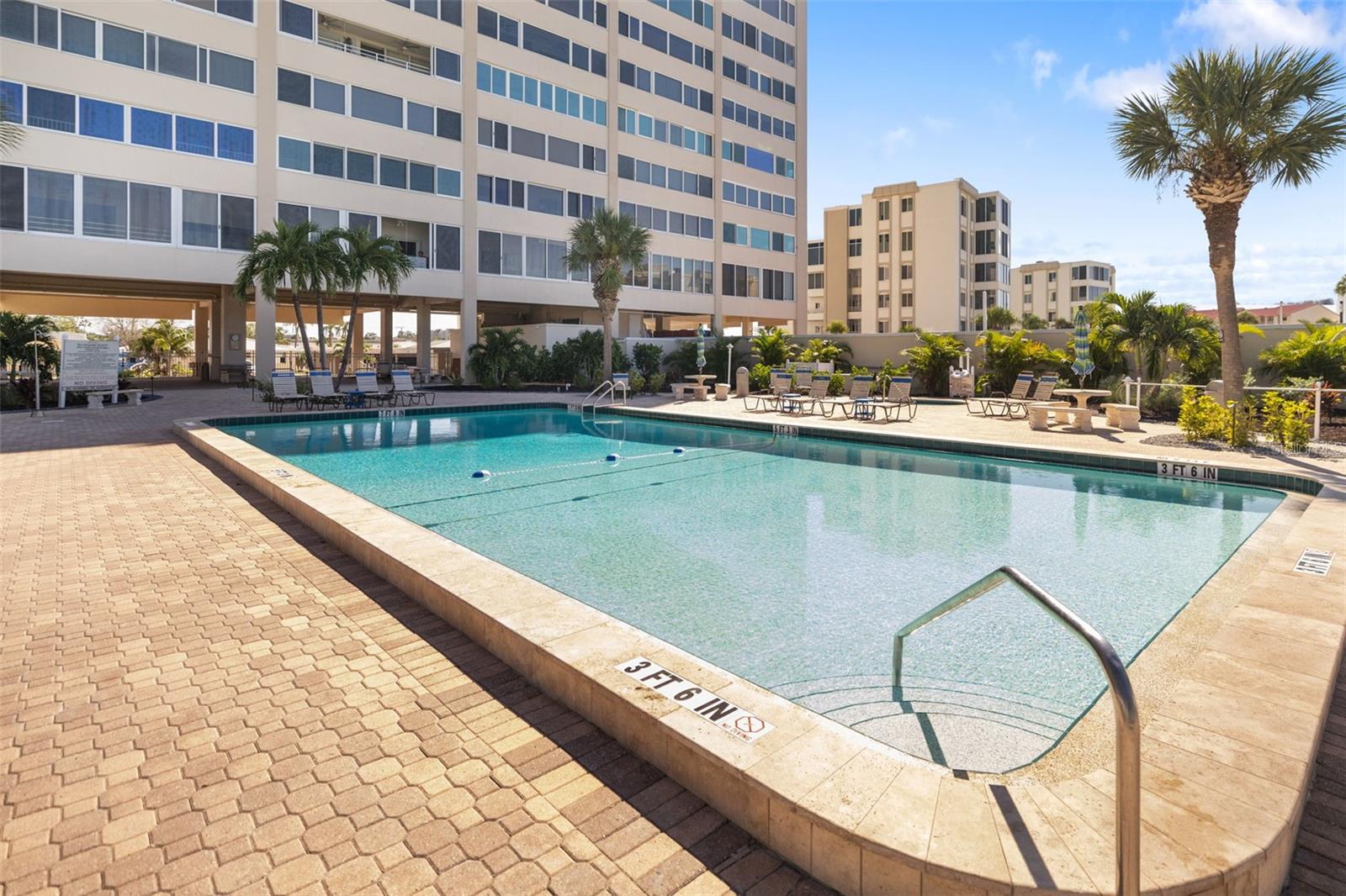 Image 57 of 70 For 6140 Midnight Pass Road A10