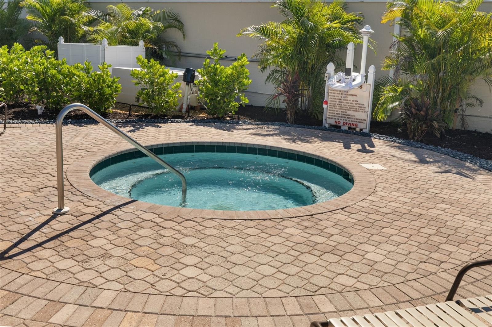 Image 60 of 70 For 6140 Midnight Pass Road A10