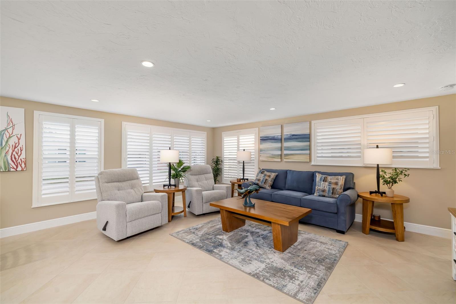 Image 9 of 70 For 6140 Midnight Pass Road A10