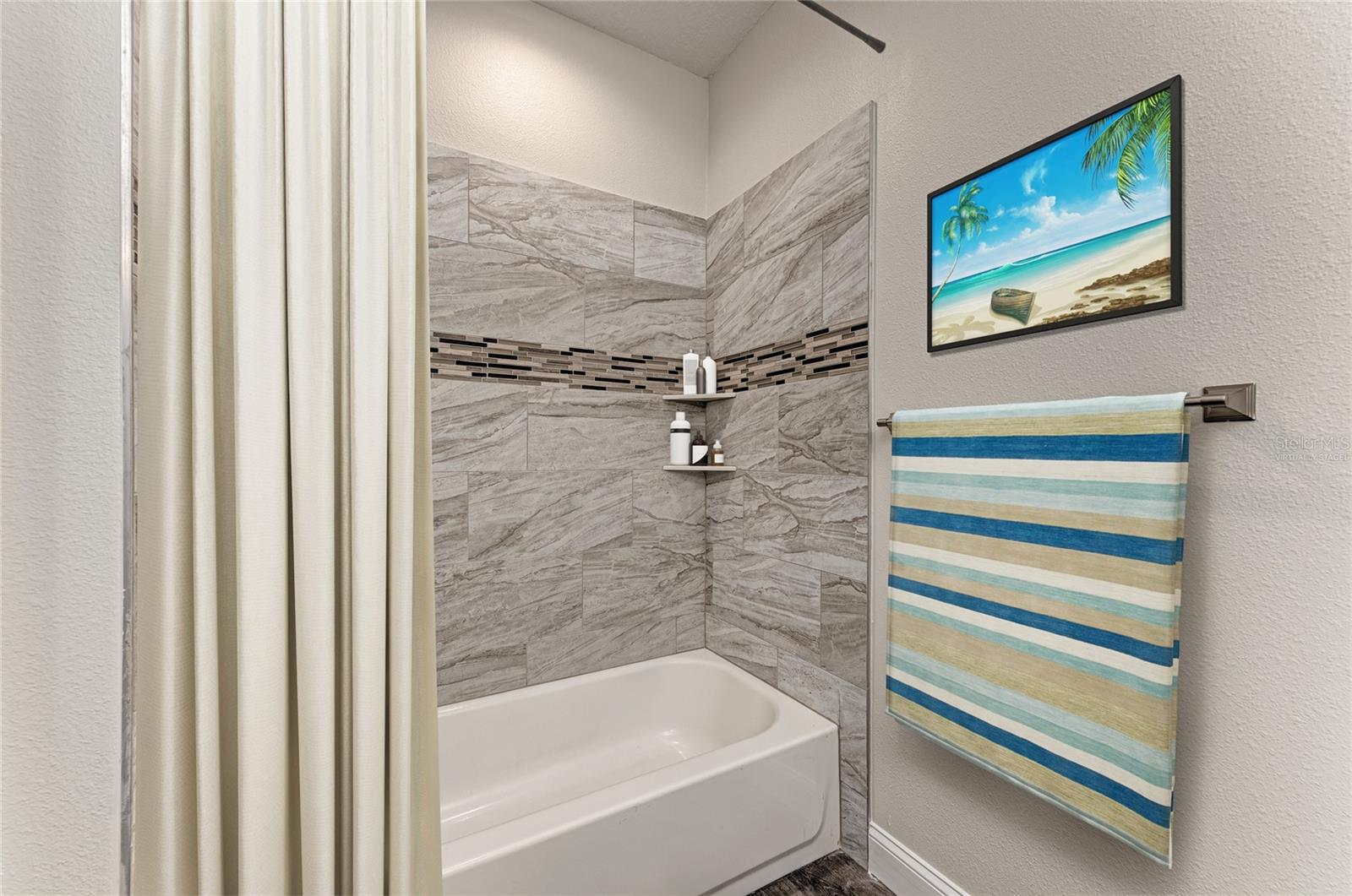 Image 5 of 10 For 2225 14th Avenue W 204