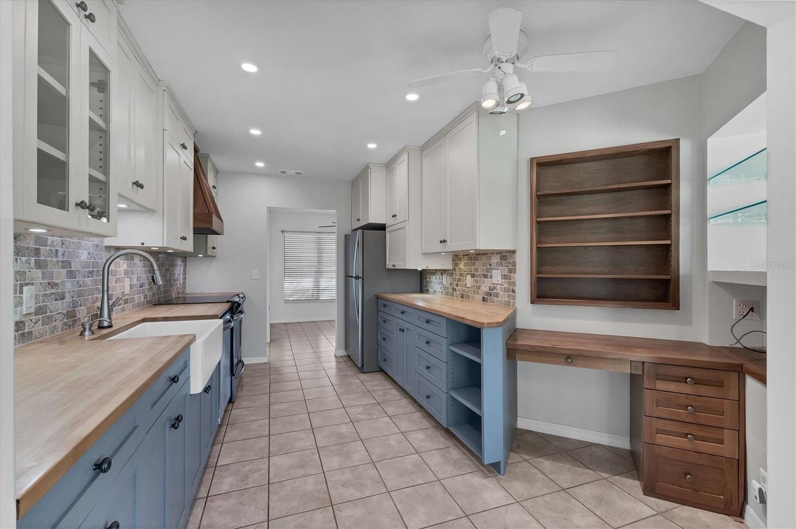 Image 12 of 63 For 217 Southampton Drive 286