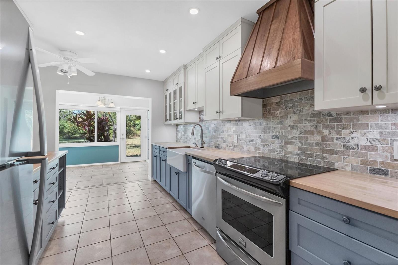 Image 13 of 63 For 217 Southampton Drive 286