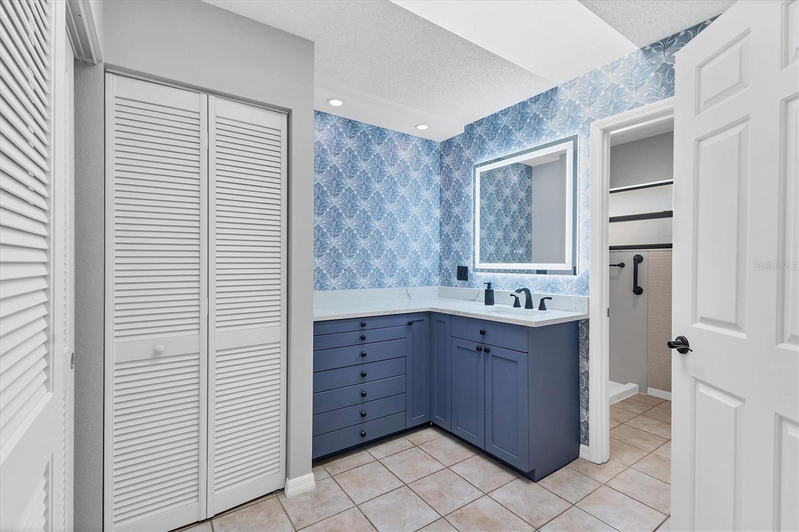 Image 23 of 63 For 217 Southampton Drive 286