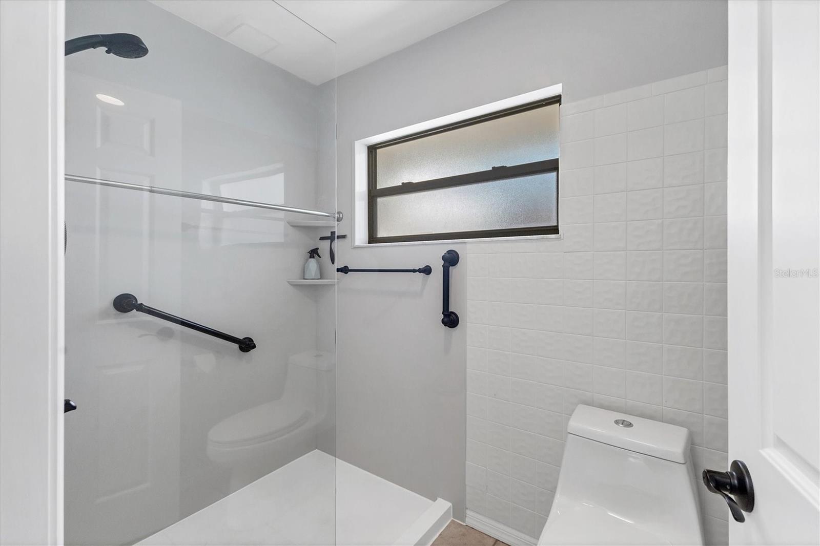 Image 24 of 63 For 217 Southampton Drive 286