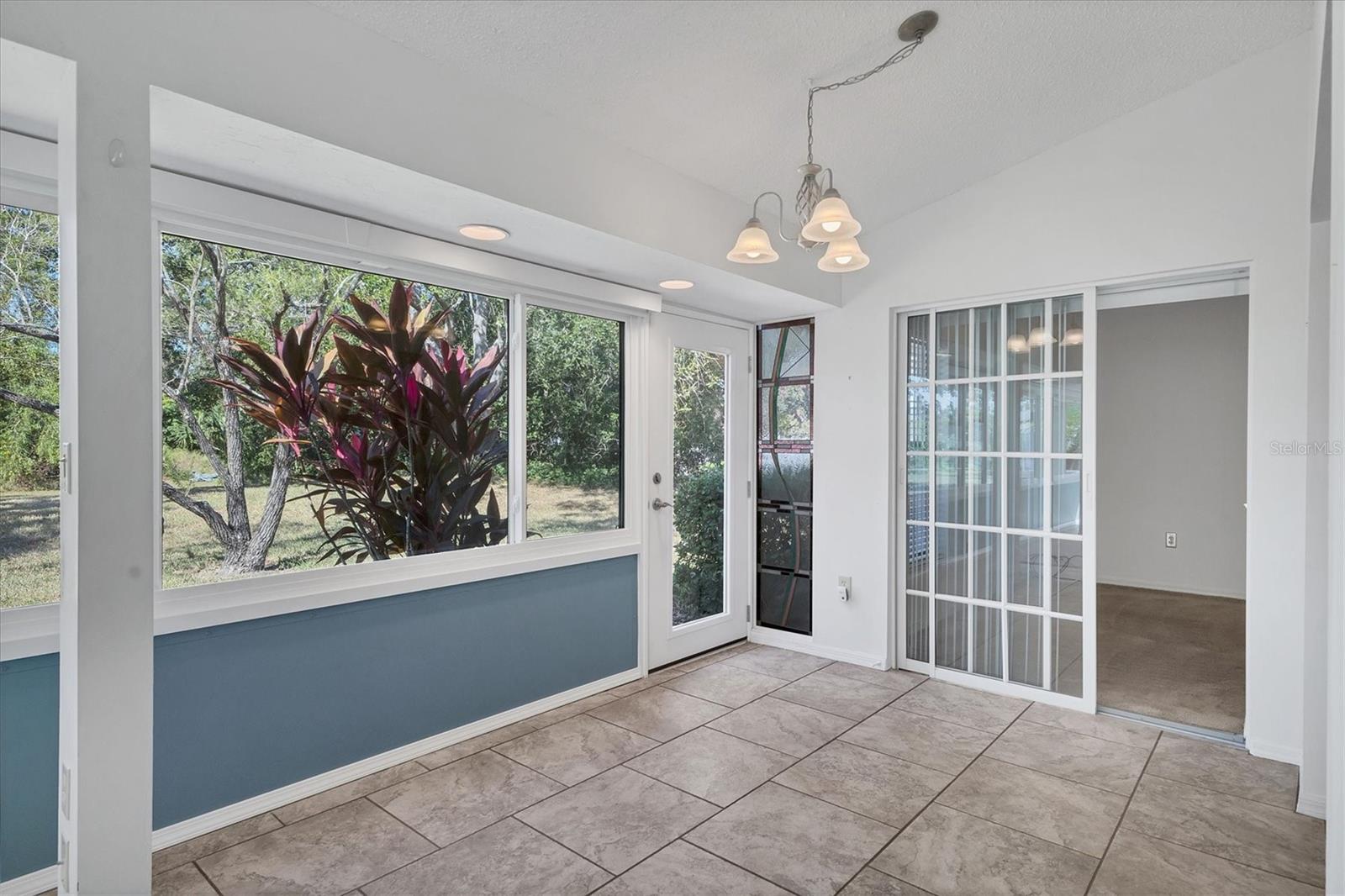 Image 26 of 63 For 217 Southampton Drive 286