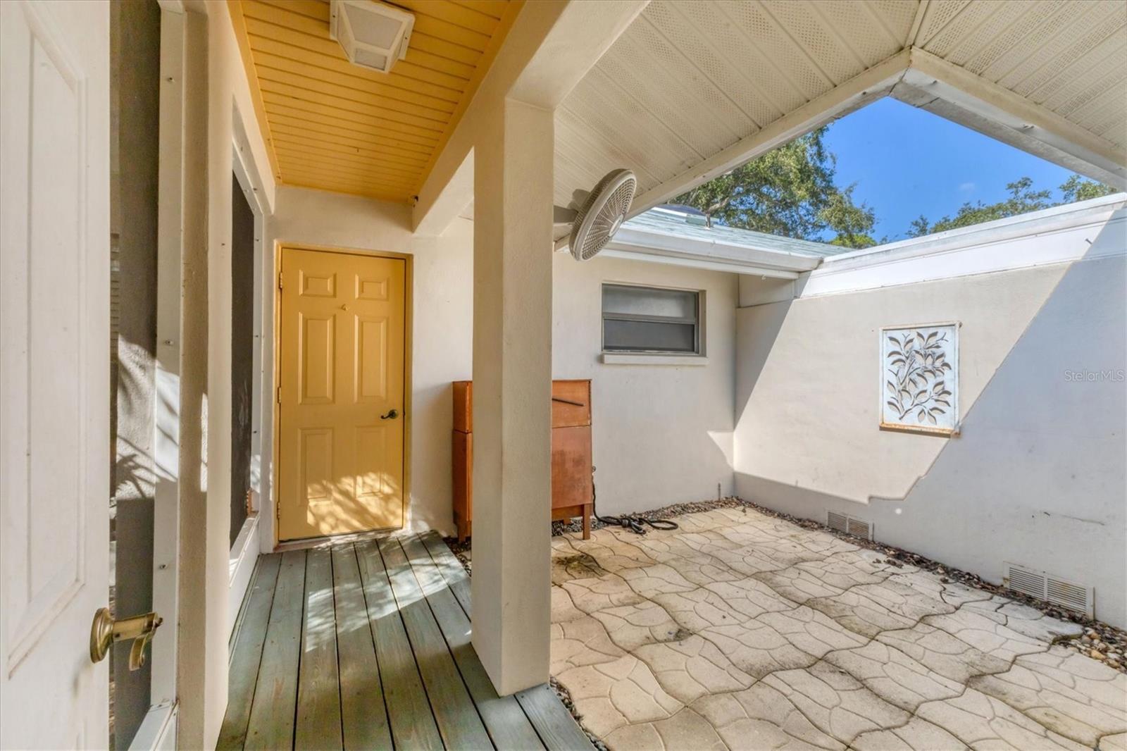 Image 27 of 63 For 217 Southampton Drive 286