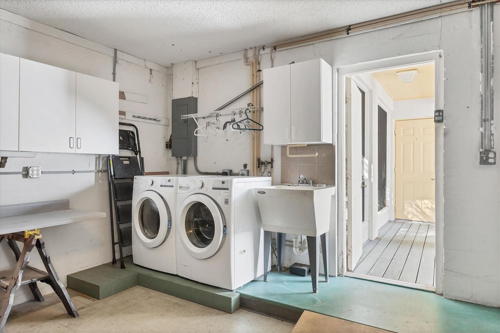 Image 28 of 63 For 217 Southampton Drive 286