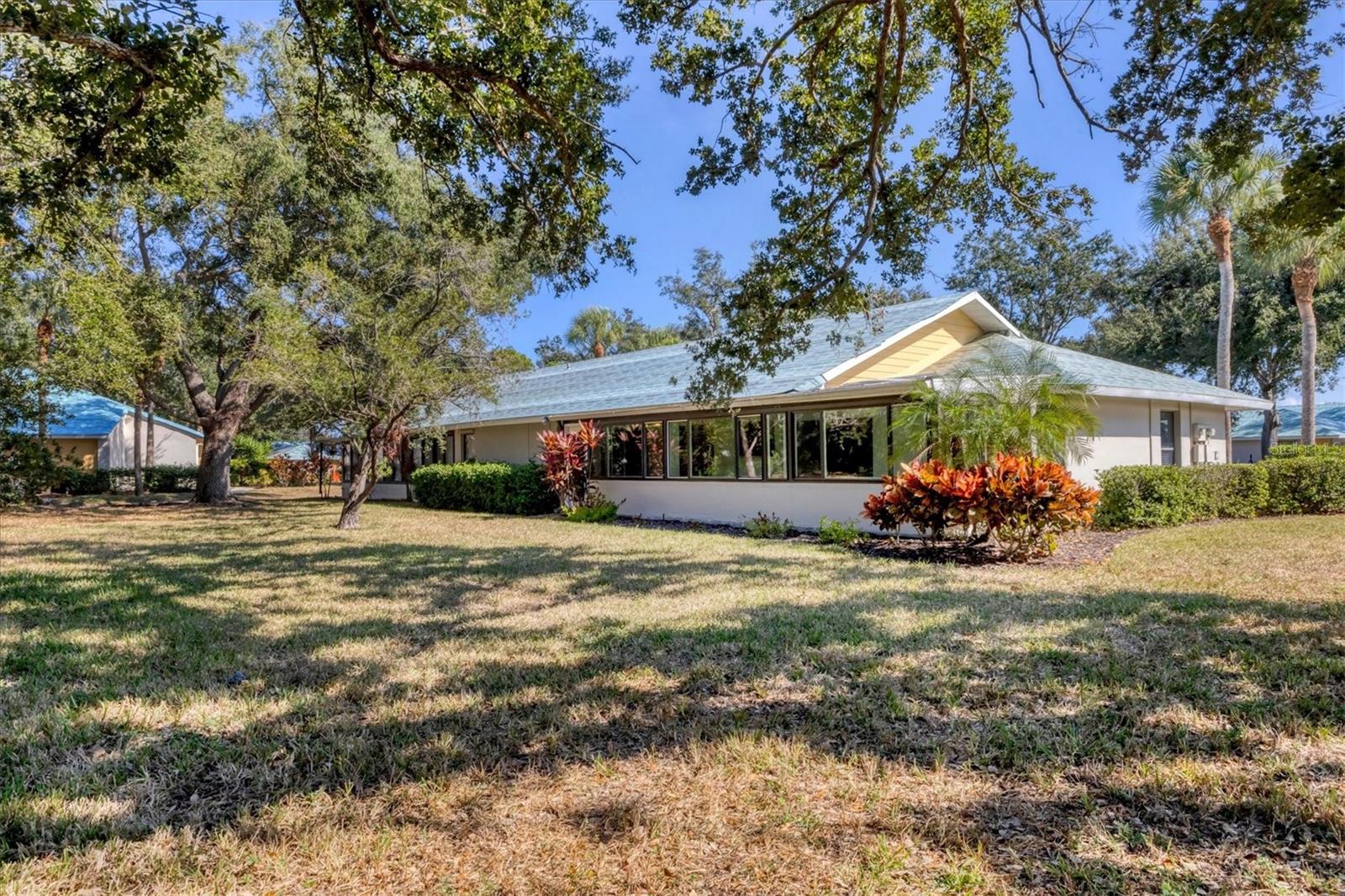 Image 34 of 63 For 217 Southampton Drive 286