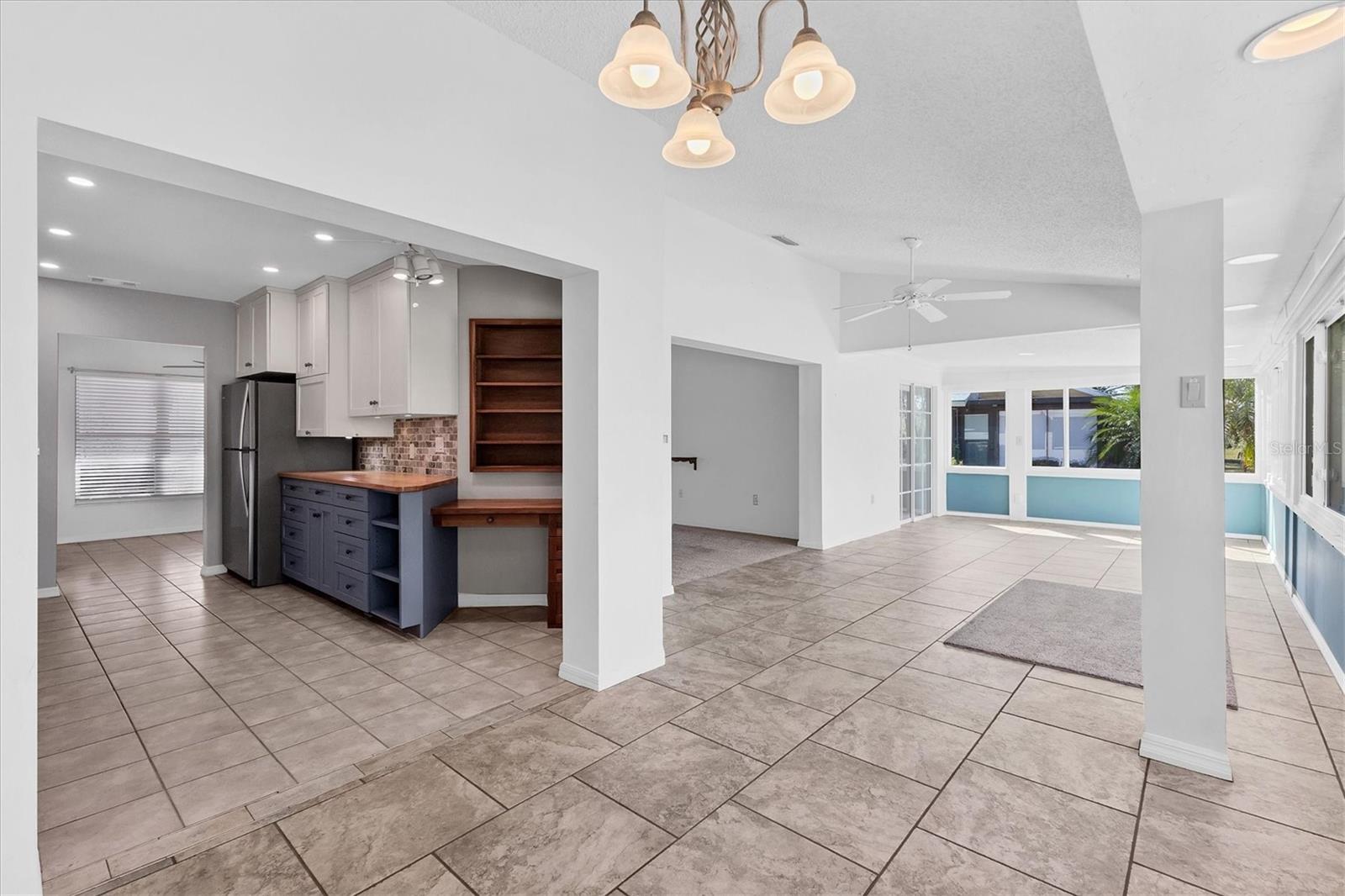 Image 4 of 63 For 217 Southampton Drive 286