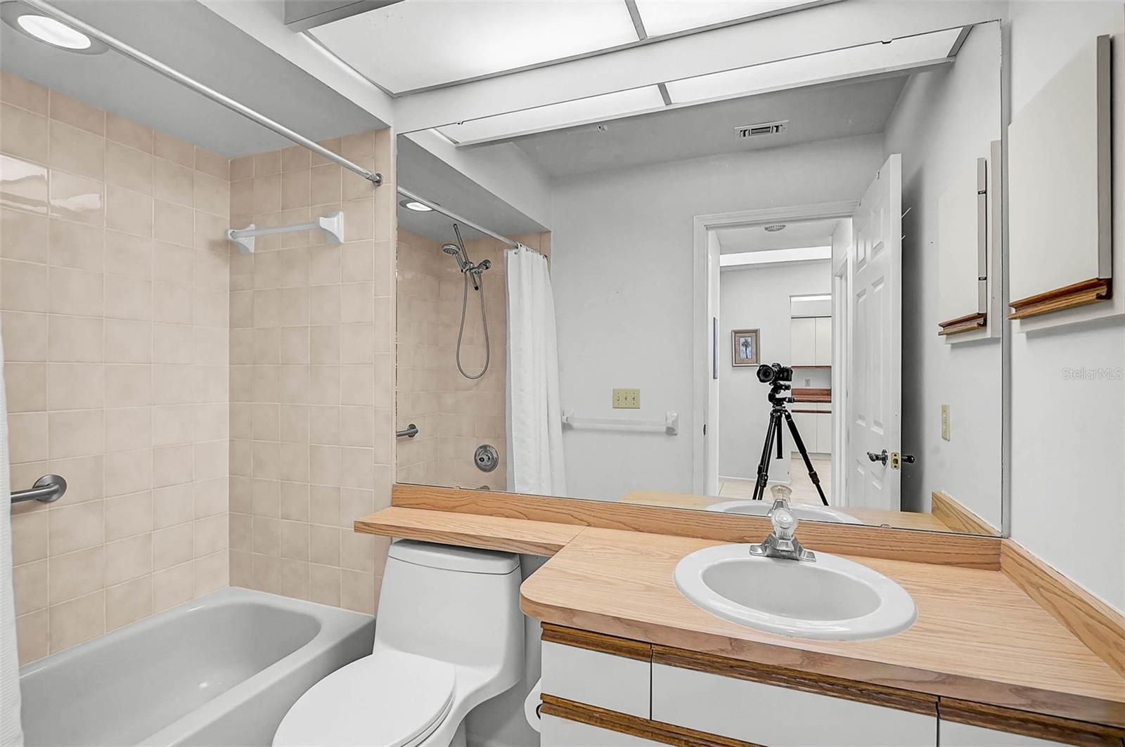 Image 18 of 31 For 5633 Avista Drive 5634