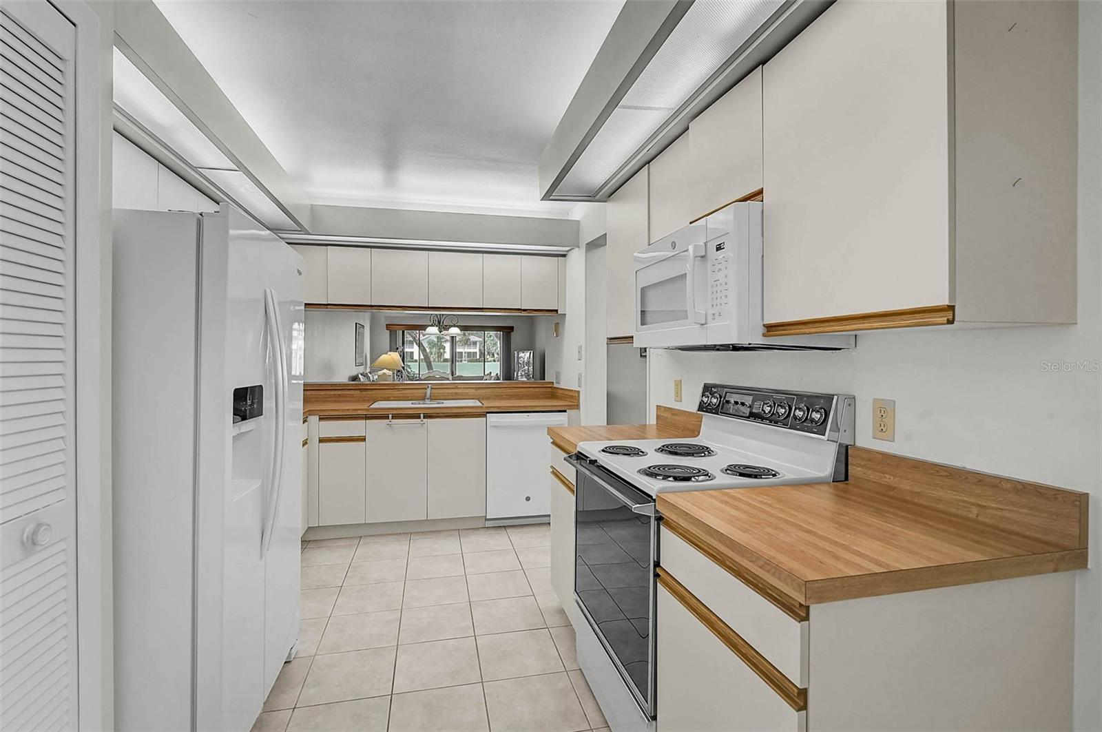 Image 4 of 31 For 5633 Avista Drive 5634