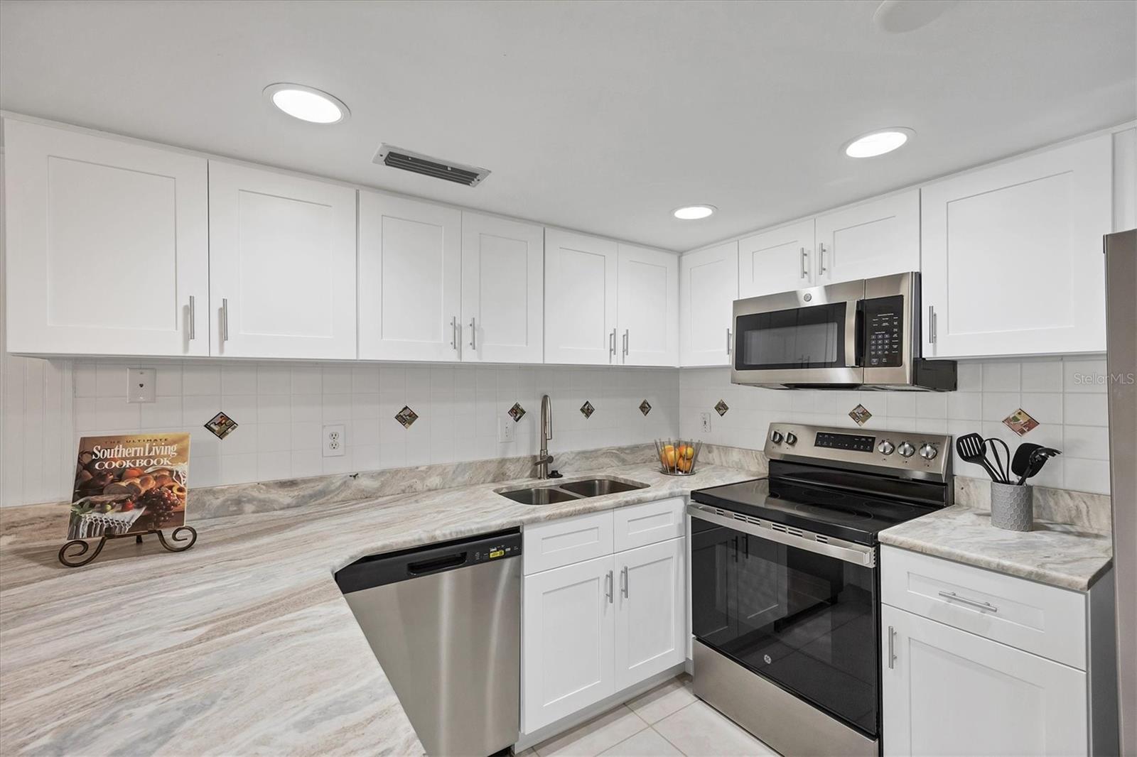 Image 15 of 40 For 845 Benjamin Franklin Drive 104