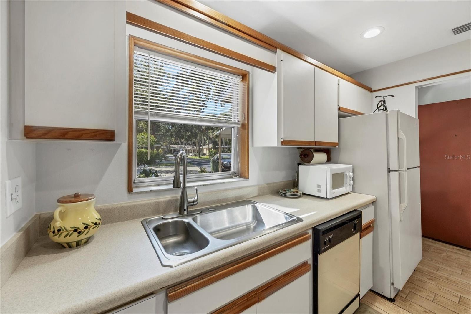 Image 11 of 57 For 4715 Village Gardens Drive 68