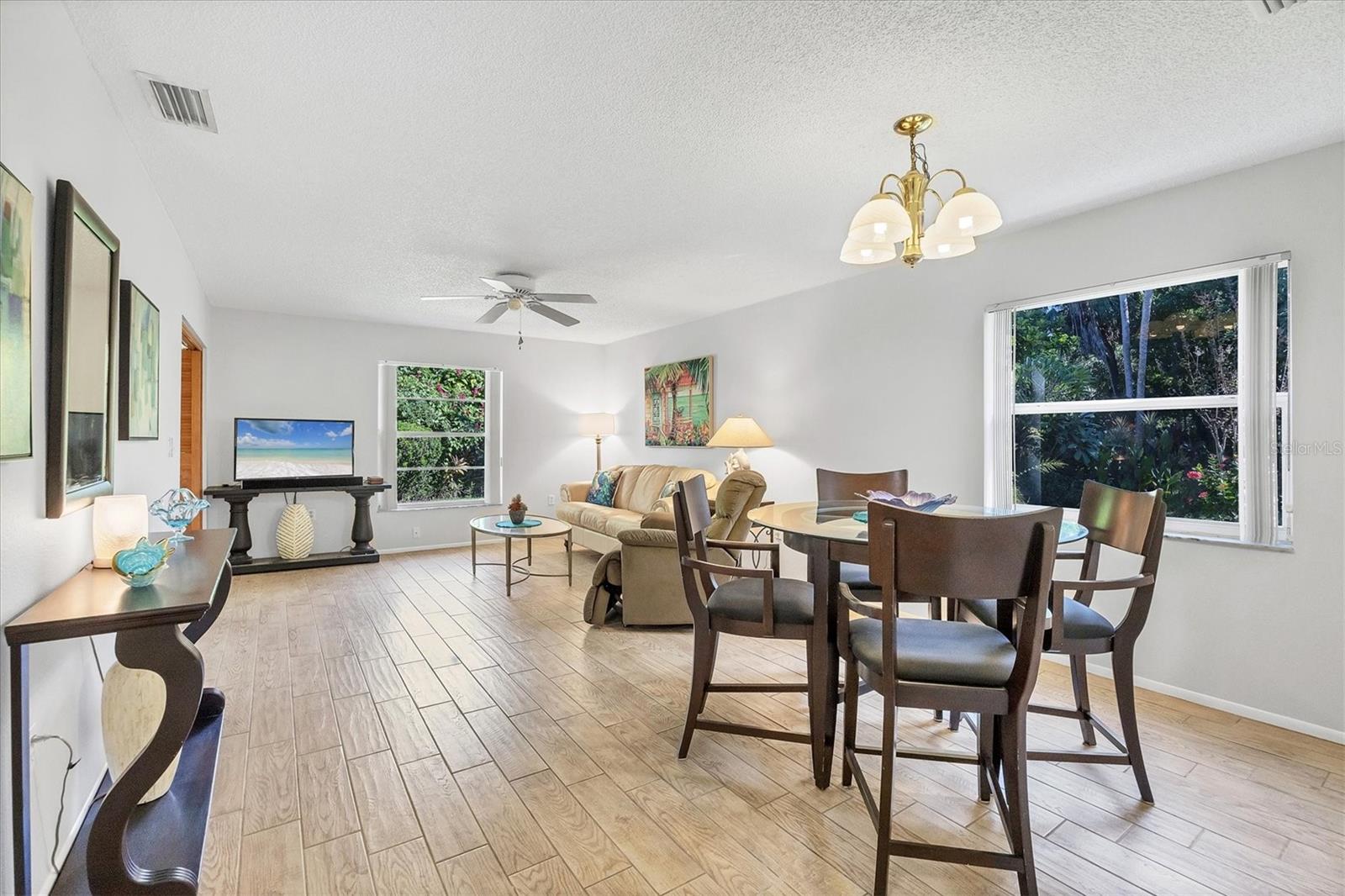 Image 12 of 57 For 4715 Village Gardens Drive 68