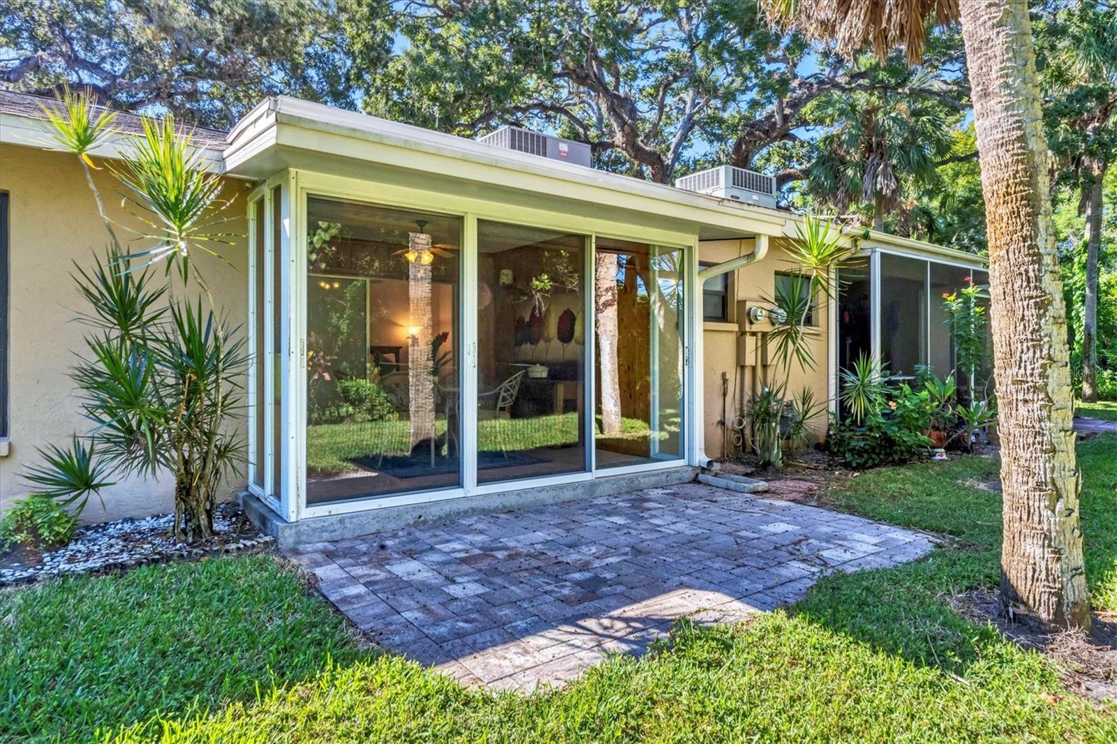 Image 29 of 57 For 4715 Village Gardens Drive 68