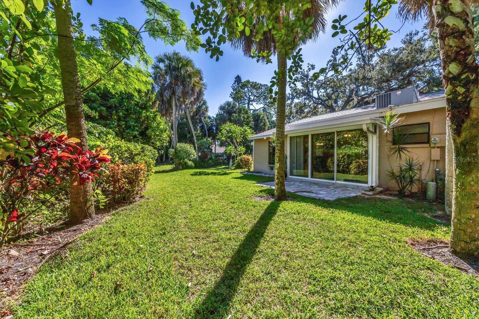 Image 30 of 57 For 4715 Village Gardens Drive 68