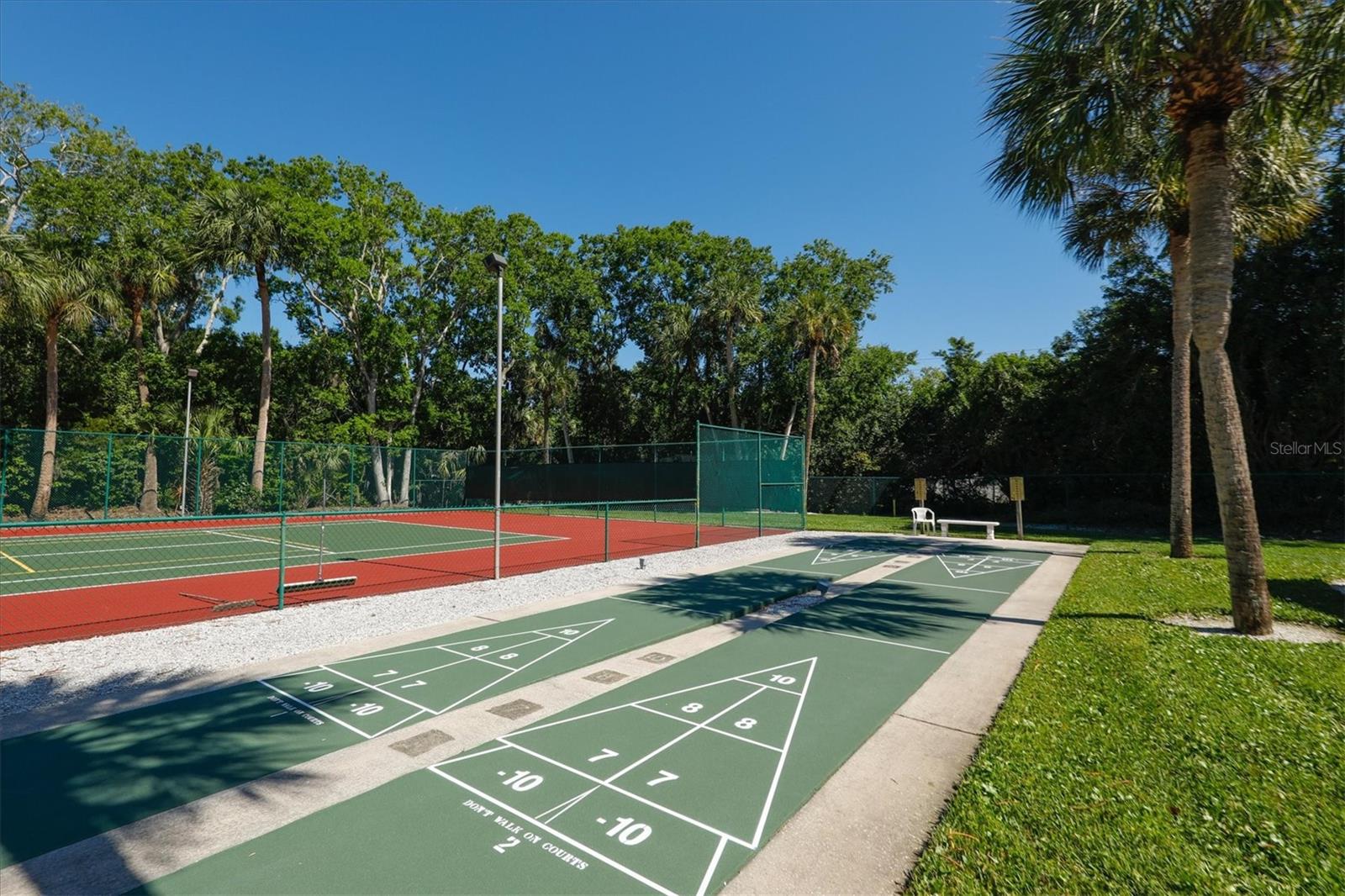 Image 46 of 57 For 4715 Village Gardens Drive 68