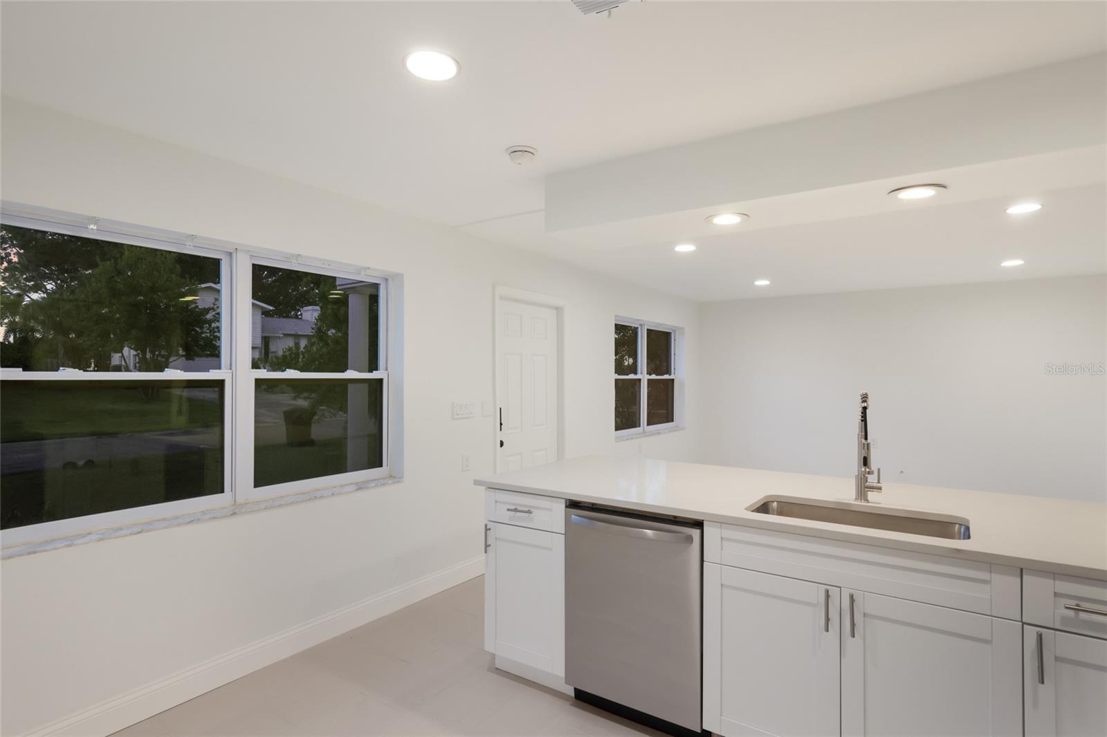 Image 11 of 40 For 1910 New Hampshire Avenue Ne