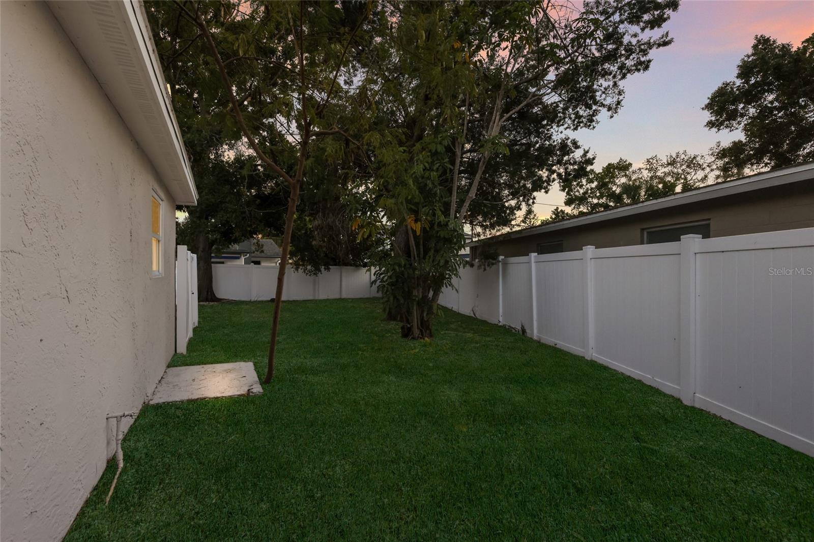 Image 15 of 40 For 1910 New Hampshire Avenue Ne