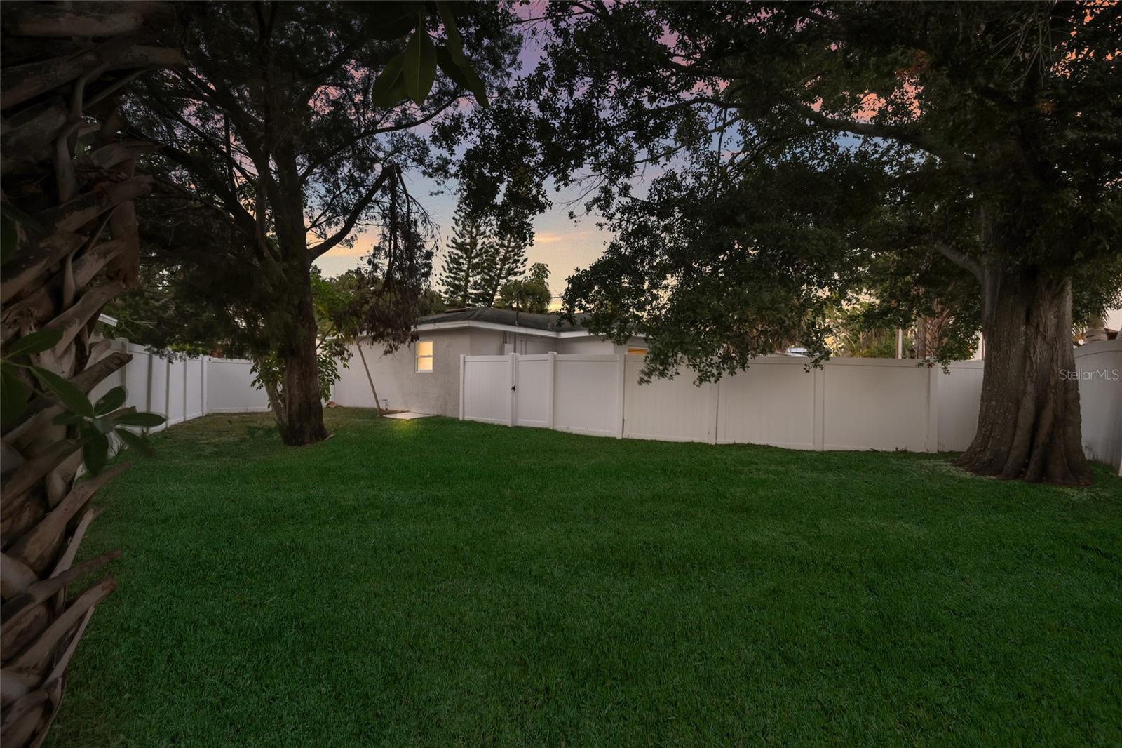 Image 16 of 40 For 1910 New Hampshire Avenue Ne