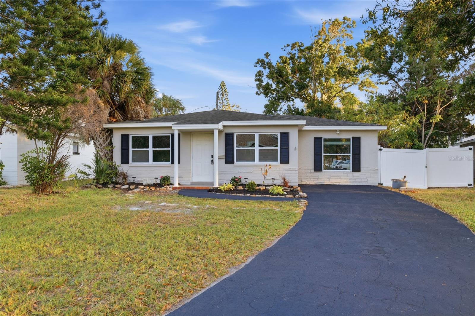 Image 18 of 40 For 1910 New Hampshire Avenue Ne