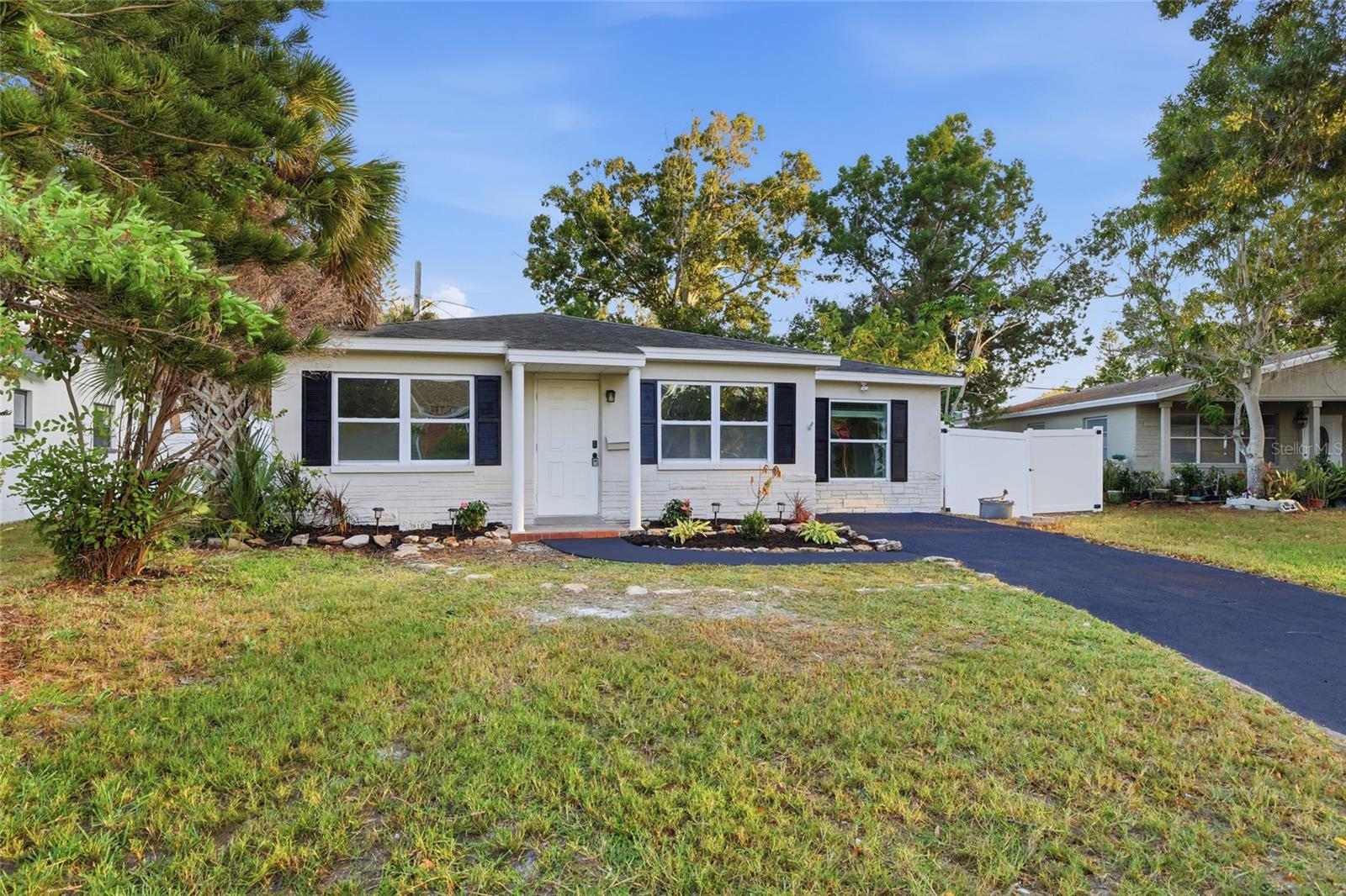 Image 19 of 40 For 1910 New Hampshire Avenue Ne