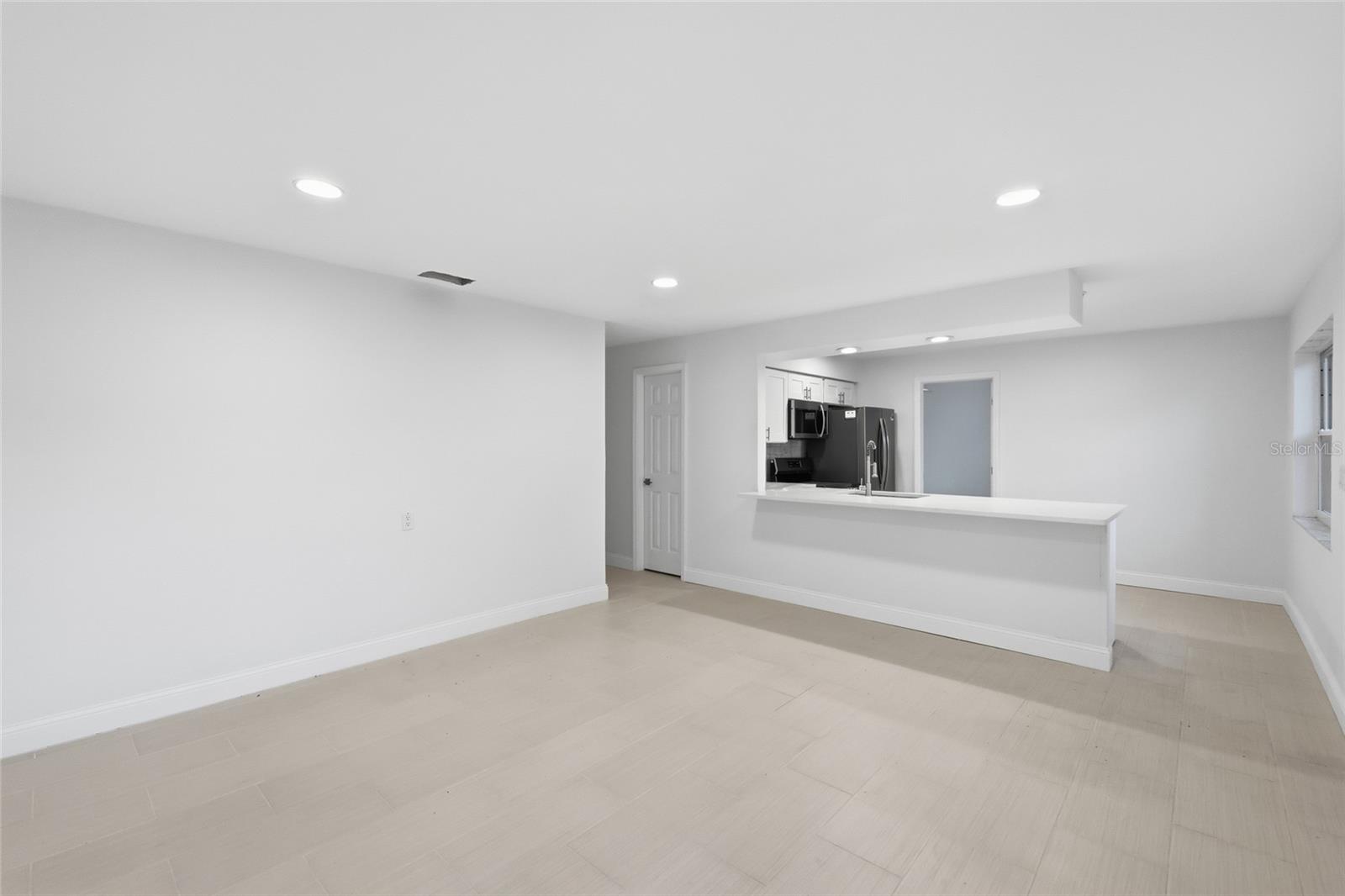 Image 23 of 40 For 1910 New Hampshire Avenue Ne