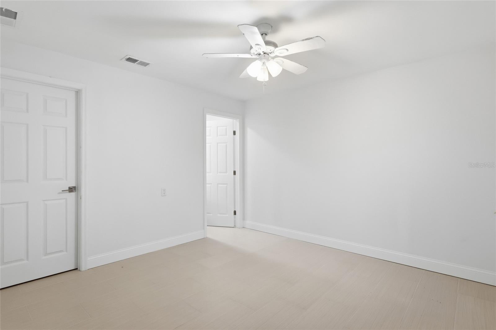 Image 27 of 40 For 1910 New Hampshire Avenue Ne