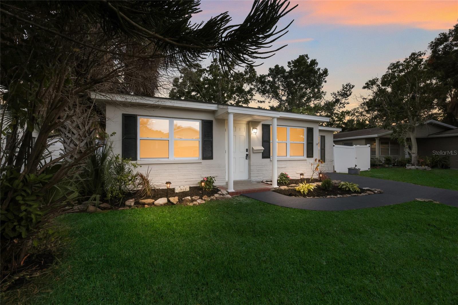 Image 4 of 40 For 1910 New Hampshire Avenue Ne