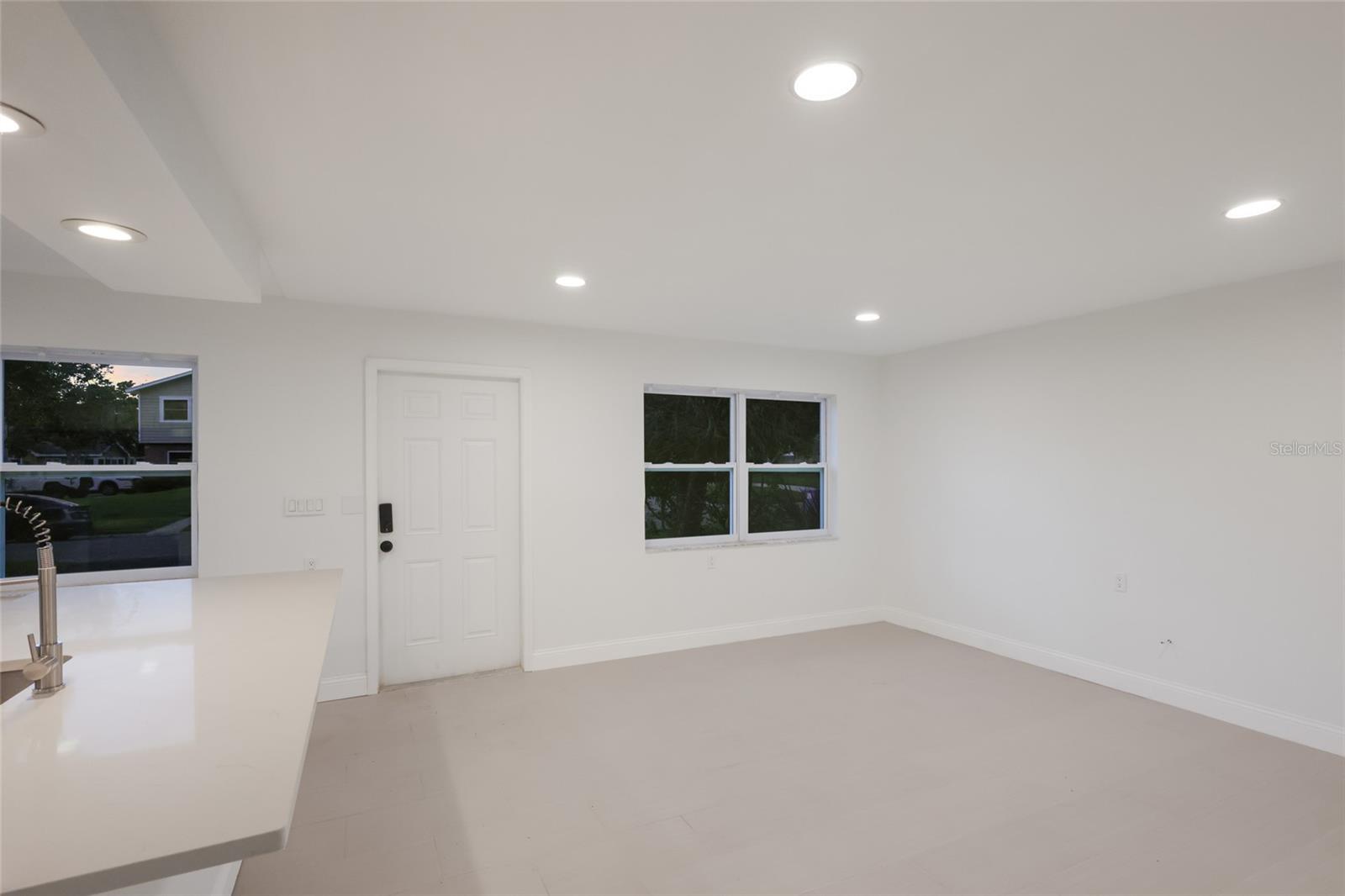 Image 6 of 40 For 1910 New Hampshire Avenue Ne