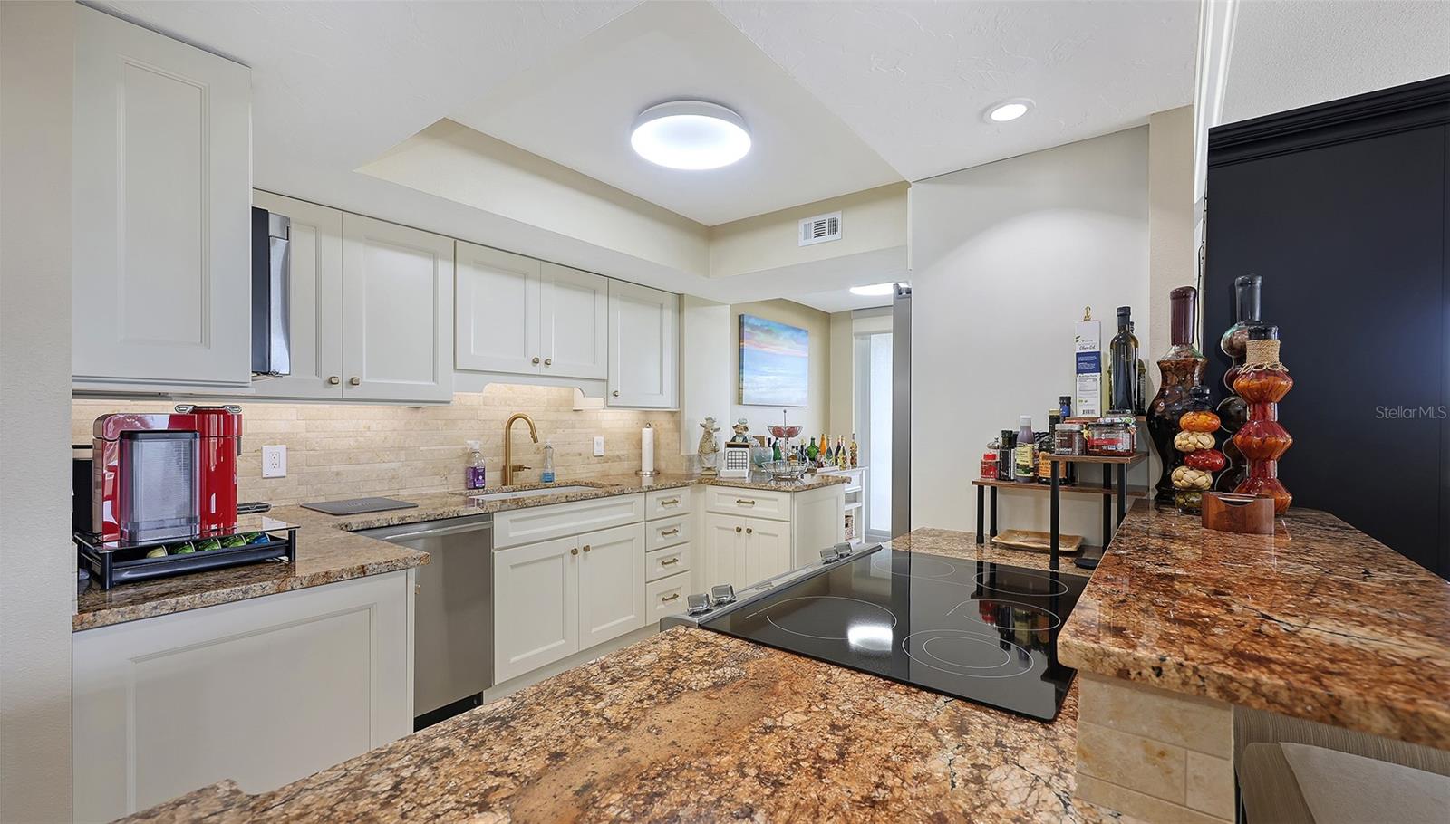 Image 8 of 53 For 775 Longboat Club Road 304