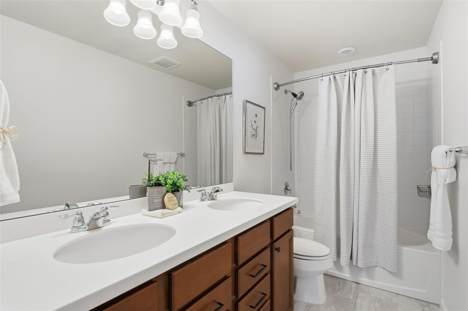 Image 70 of 82 For 42958 Canon Court