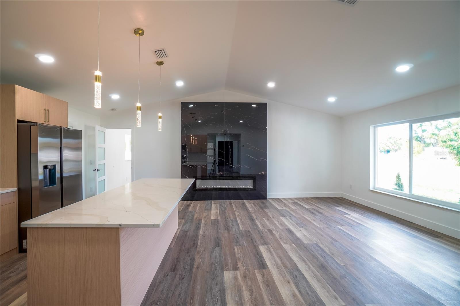 Image 18 of 61 For 12321 Alta Mira Street